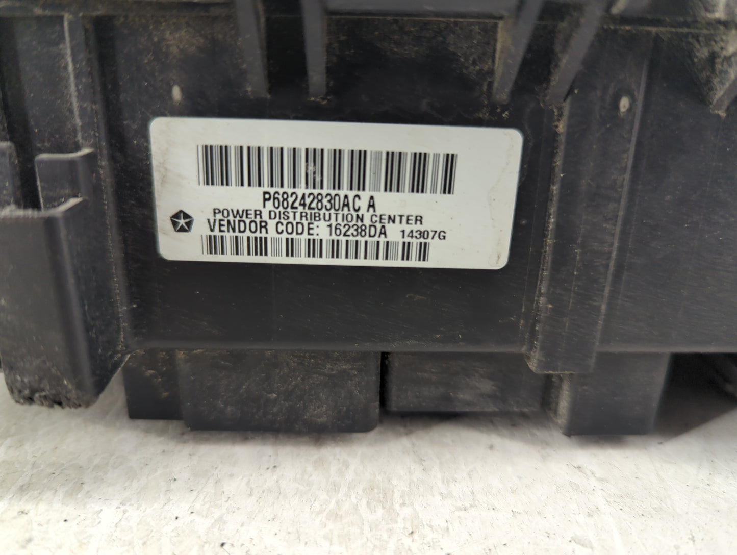 2015 Dodge Durango Fusebox Fuse Box Panel Relay Module P/N:P68242830AC Fits OEM Used Auto Parts - Oemusedautoparts1.com
