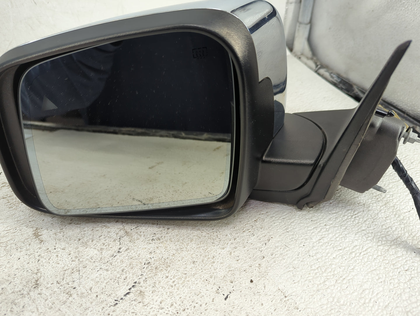 2015 Dodge Durango Driver Side View Mirror - Left Door Mirror OEM Used - Oemusedautoparts1.com