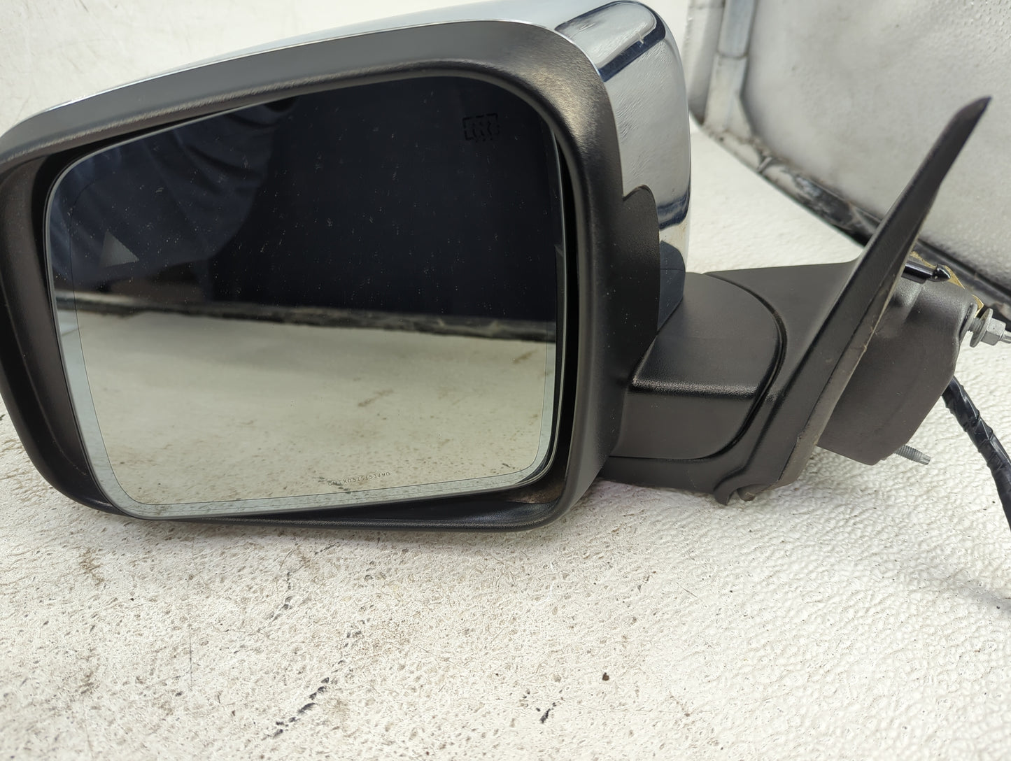 2015 Dodge Durango Driver Side View Mirror - Left Door Mirror OEM Used - Oemusedautoparts1.com