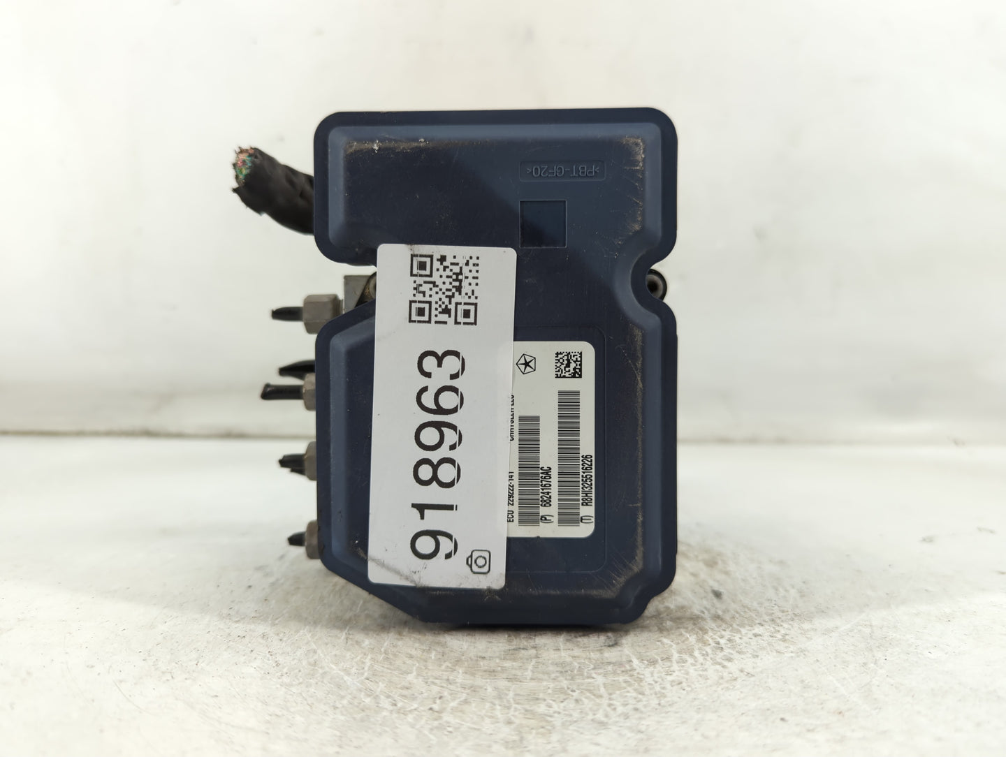 2014-2015 Dodge Durango ABS Pump Control Module Replacement P/N:68241676AC Fits Fits 2014 2015 OEM Used Auto Parts - Oemused