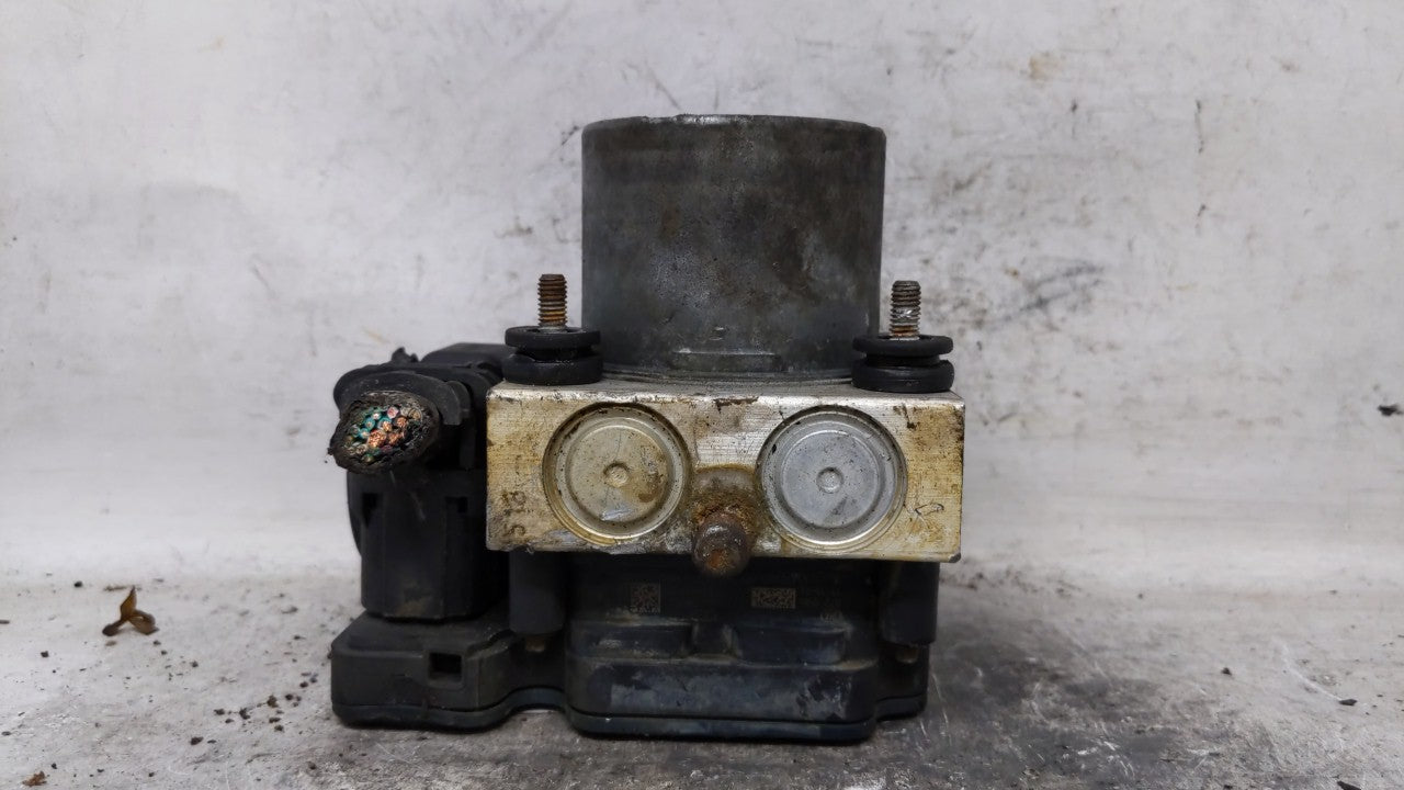 2015-2018 Dodge Grand Caravan ABS Pump Control Module Replacement P/N:P68183803AC Fits Fits 2015 2016 2017 2018 OEM Used Aut