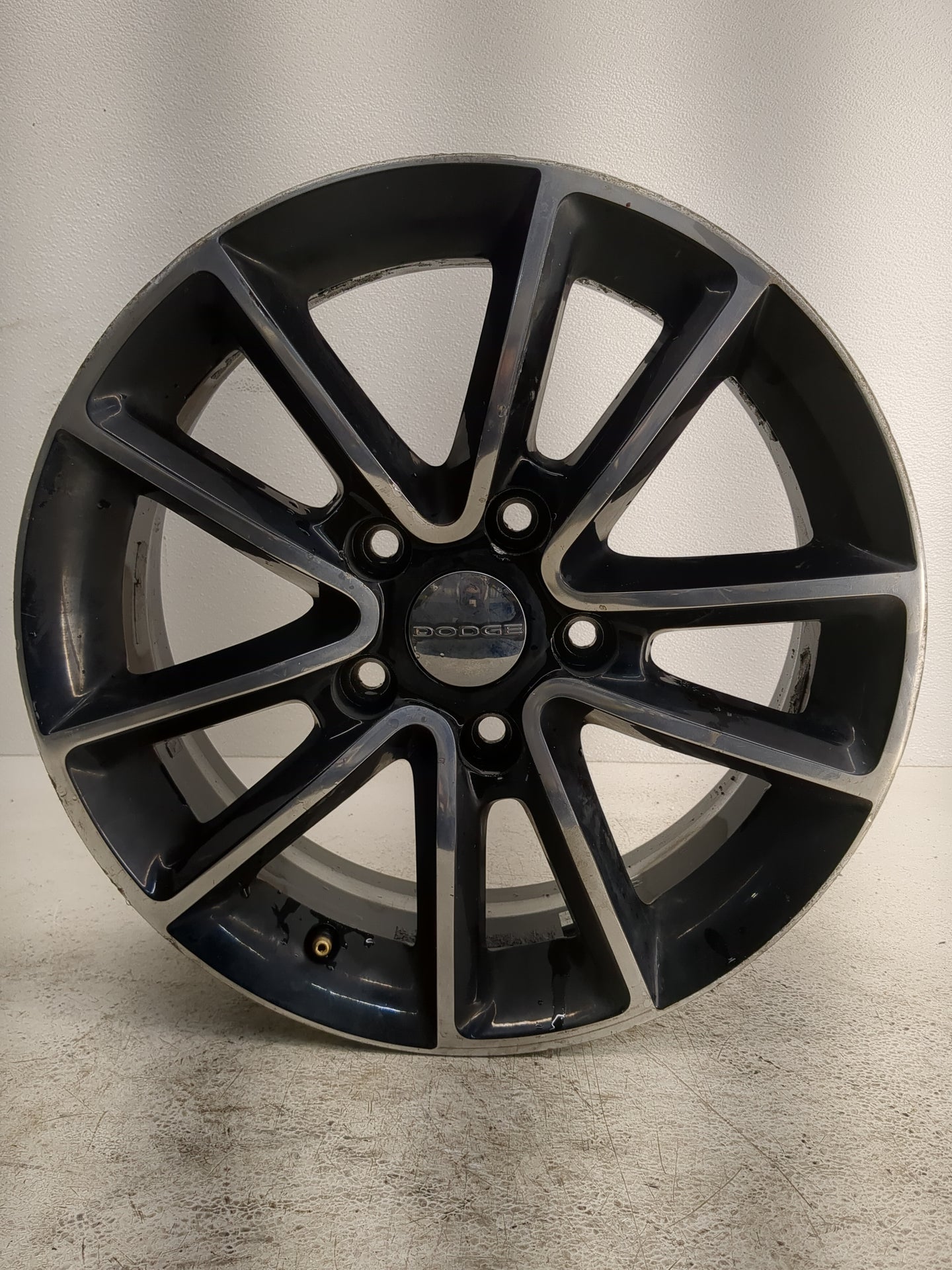 2013-2018 Dodge Grand Caravan Oem Wheel Rim 1247561 - Oemusedautoparts1.com