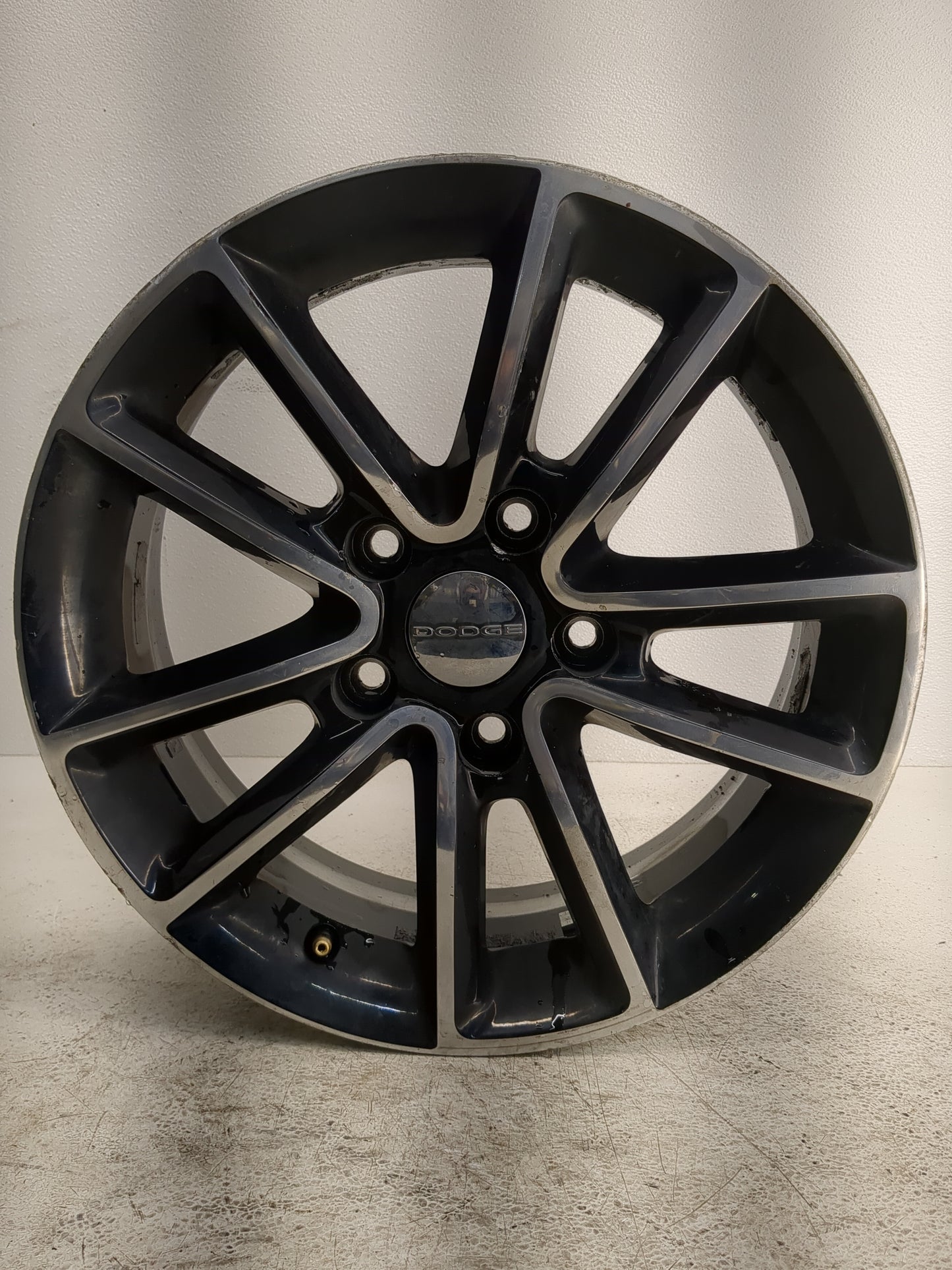 2013-2018 Dodge Grand Caravan Oem Wheel Rim 1247561 - Oemusedautoparts1.com