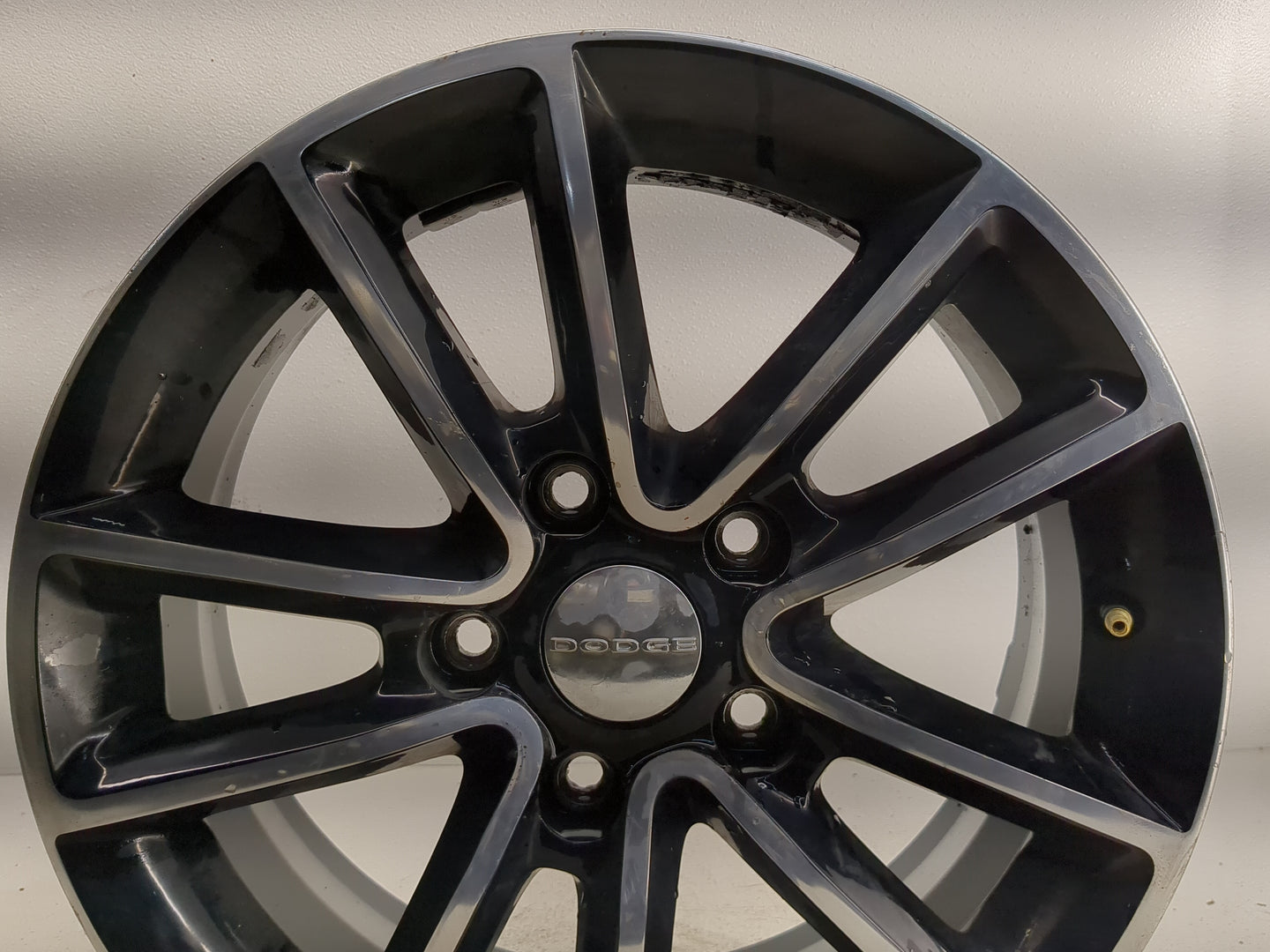 2013-2018 Dodge Grand Caravan Oem Wheel Rim 1247562 - Oemusedautoparts1.com