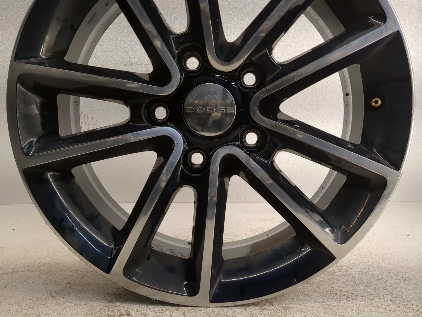 2013-2018 Dodge Grand Caravan Oem Wheel Rim 1247562 - Oemusedautoparts1.com