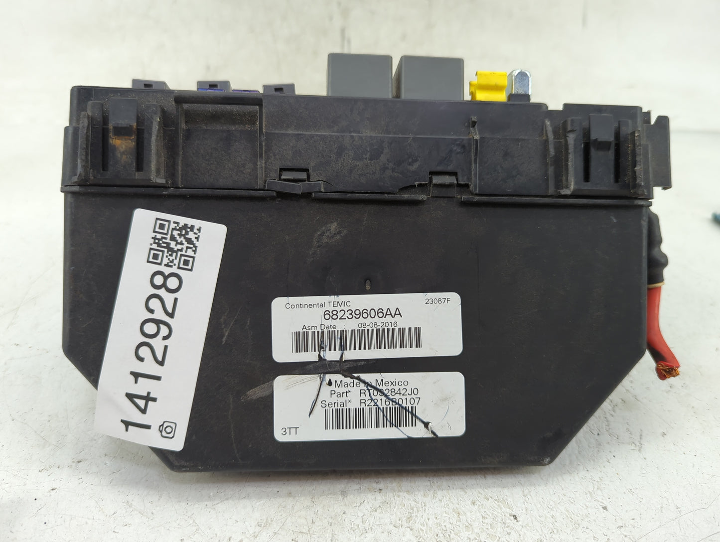 2015 Dodge Grand Caravan Fusebox Fuse Box Panel Relay Module P/N:68239606AA Fits OEM Used Auto Parts - Oemusedautoparts1.com