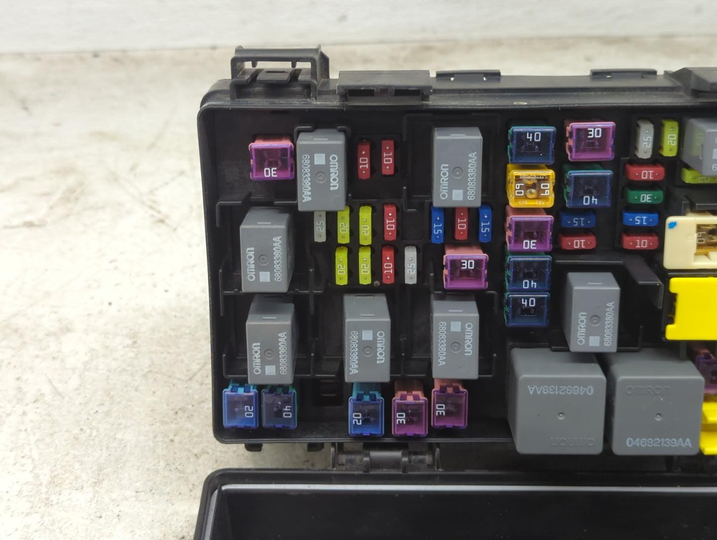 2015 Dodge Grand Caravan Fusebox Fuse Box Panel Relay Module P/N:68239606AA RT032842J0, 68083380AA, 04692139AA, 04692143AA F