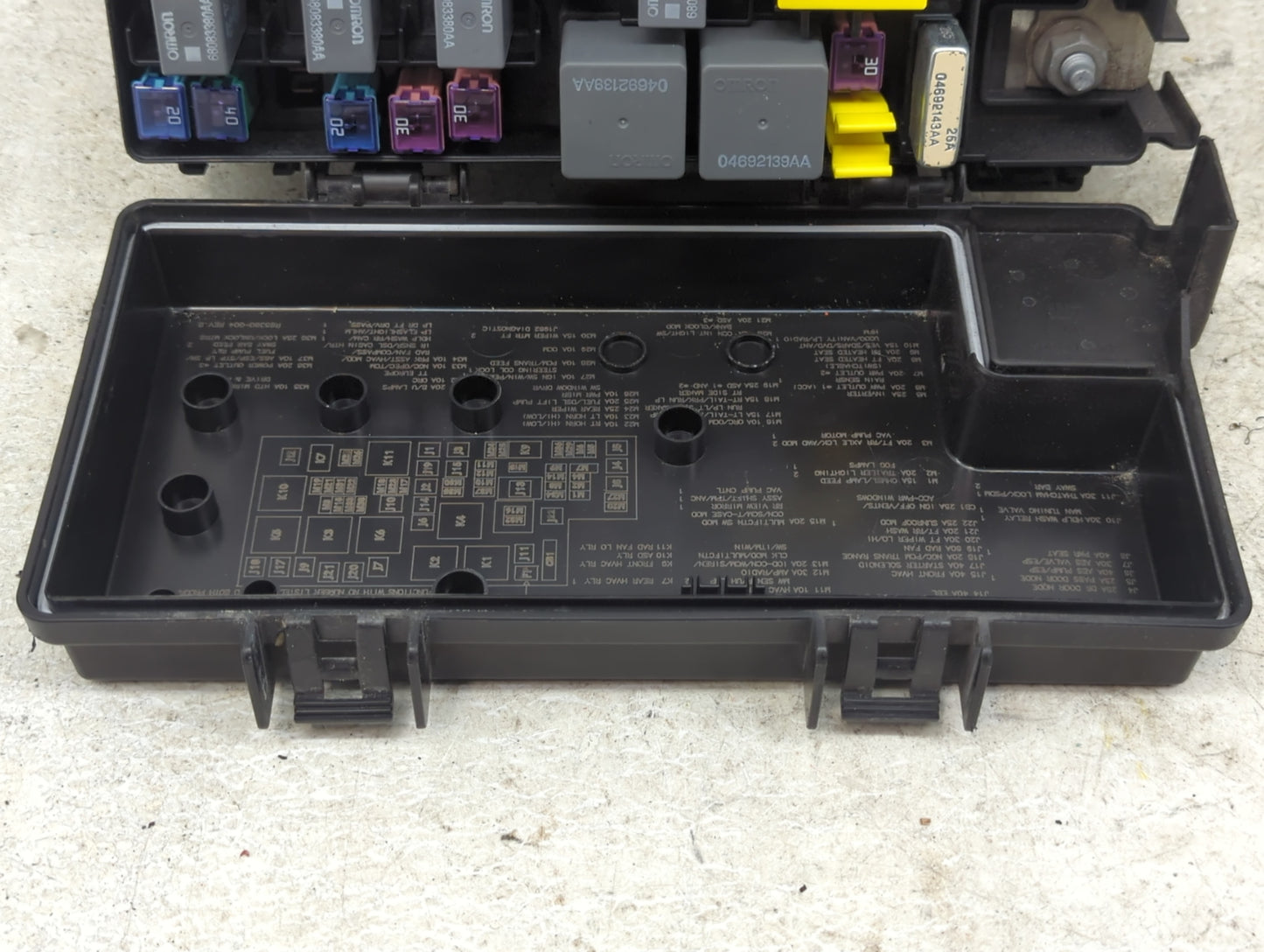 2015 Dodge Grand Caravan Fusebox Fuse Box Panel Relay Module P/N:68239606AA RT032842J0, 68083380AA, 04692139AA, 04692143AA F