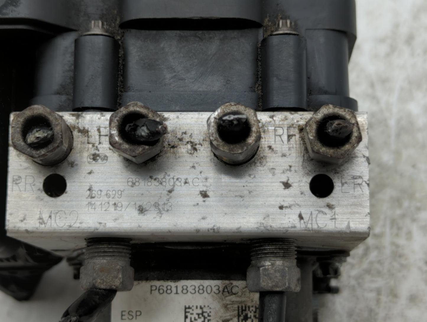 2015-2018 Dodge Grand Caravan ABS Pump Control Module Replacement P/N:P68183803AC 68183803AC Fits Fits 2015 2016 2017 2018 O