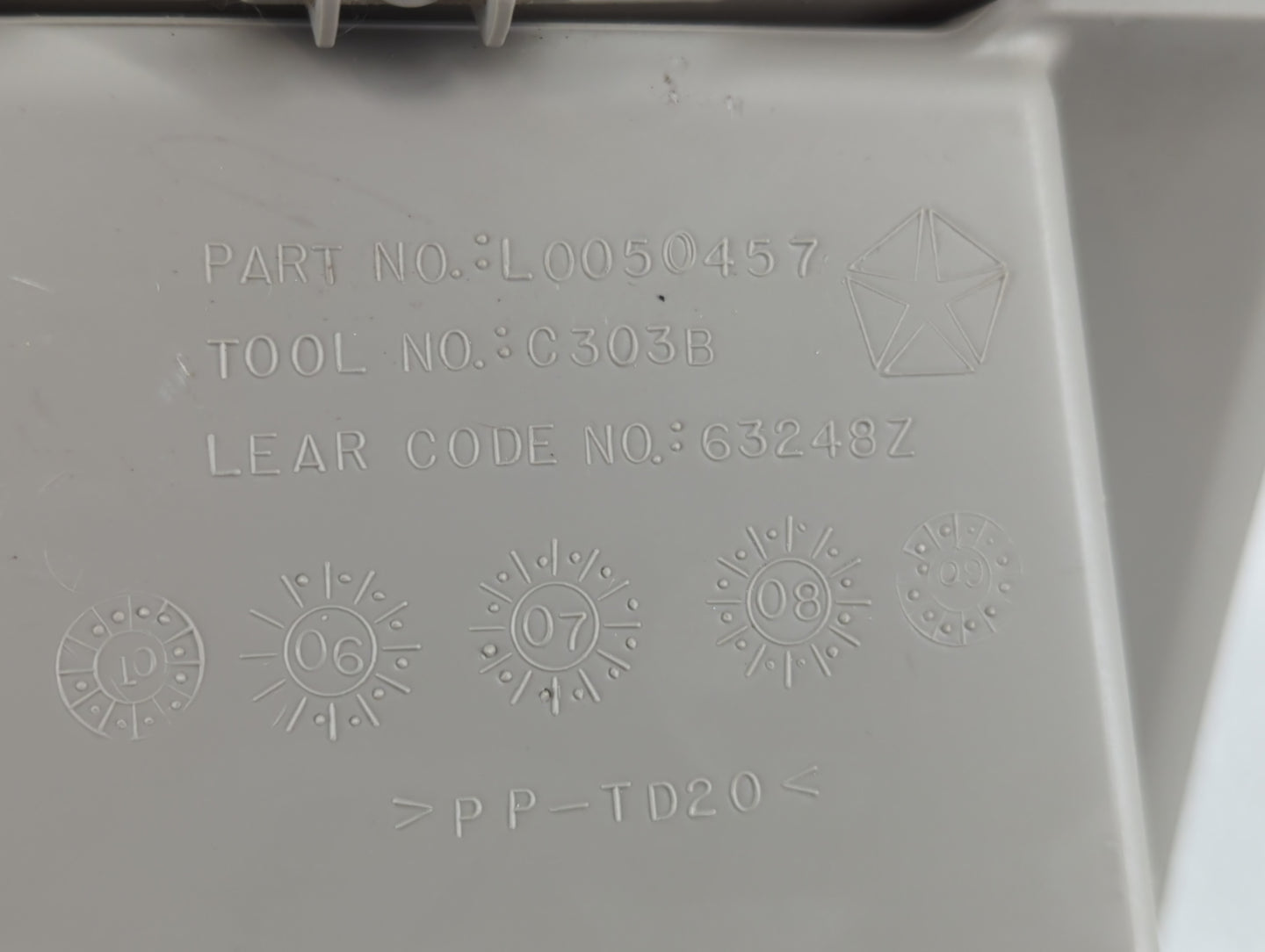 2015 Dodge Grand Caravan Passenger Glove Box Door Storage Compartment 806602 - Oemusedautoparts1.com