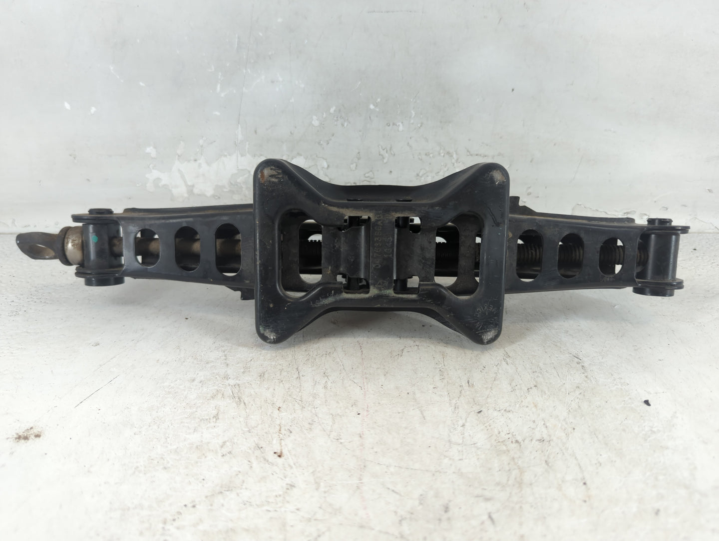 2015 Dodge Journey Spare Scissor Car Jack - Oemusedautoparts1.com