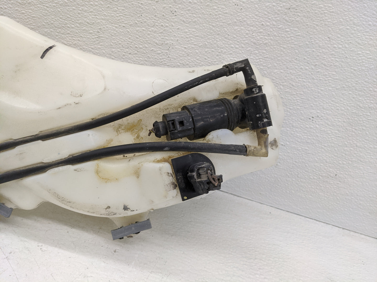 2015 Dodge Journey Windshield Washer Fluid Reservoir Bottle Oem - Oemusedautoparts1.com