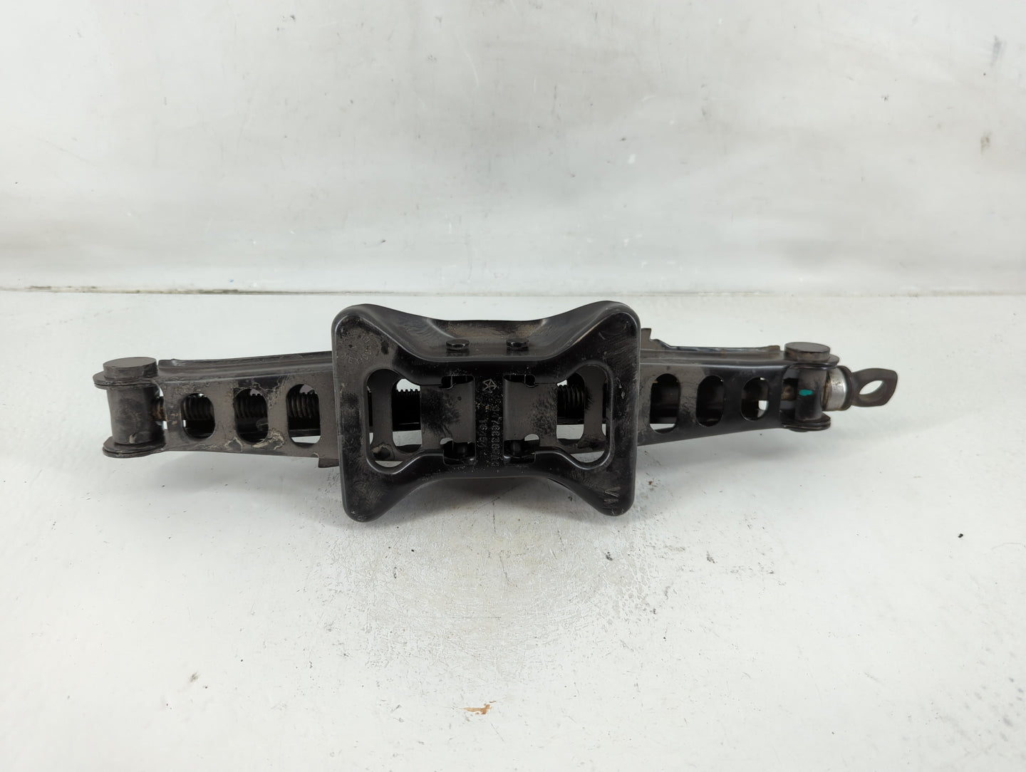 2015 Dodge Journey Spare Scissor Car Jack 1123506 - Oemusedautoparts1.com