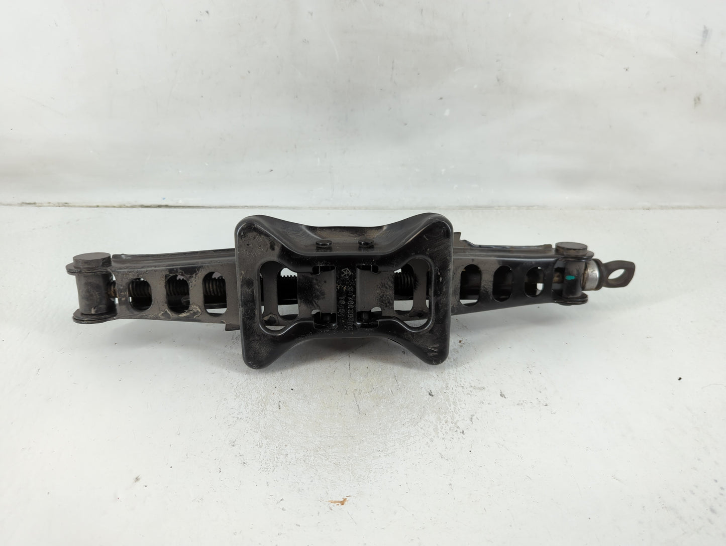 2015 Dodge Journey Spare Scissor Car Jack 1123506 - Oemusedautoparts1.com