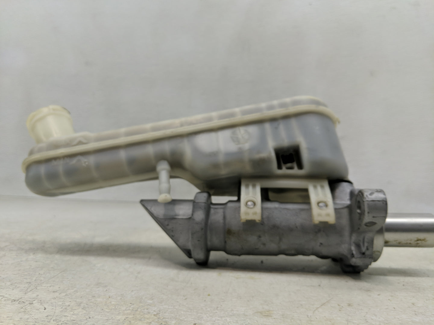 2015 Dodge Journey Brake Master Cylinder - Oemusedautoparts1.com