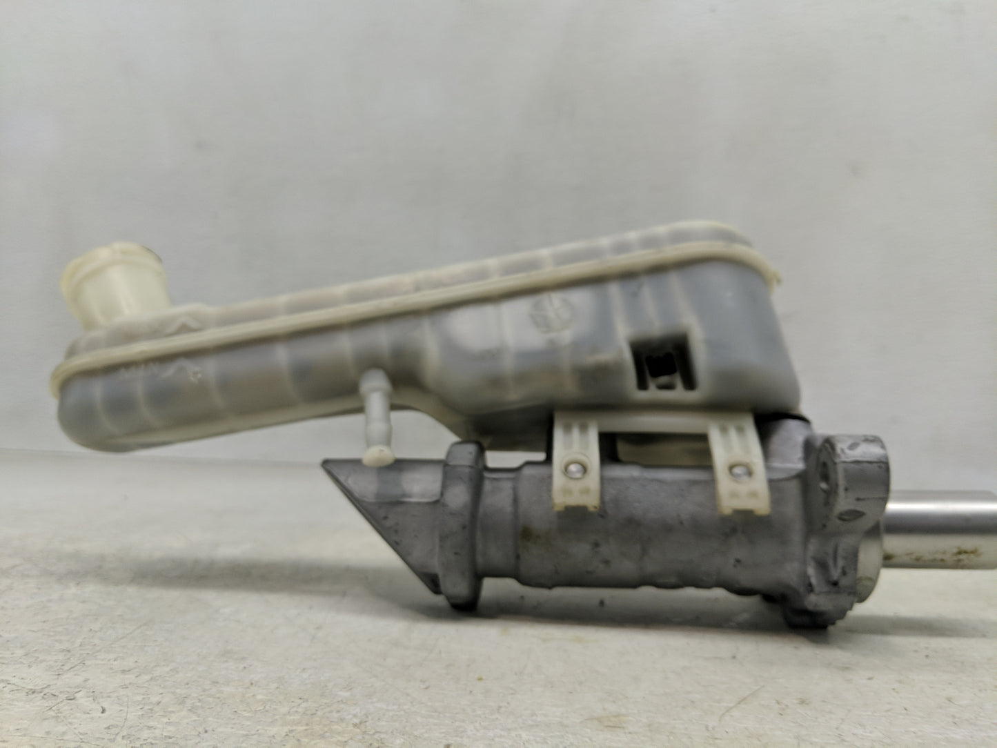 2015 Dodge Journey Brake Master Cylinder - Oemusedautoparts1.com