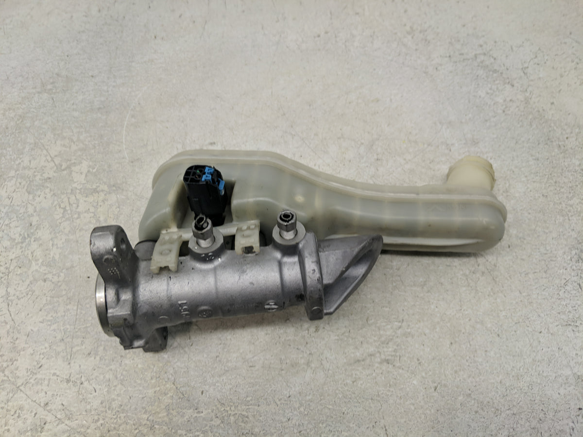 2015 Dodge Journey Brake Master Cylinder 1312481 - Oemusedautoparts1.com