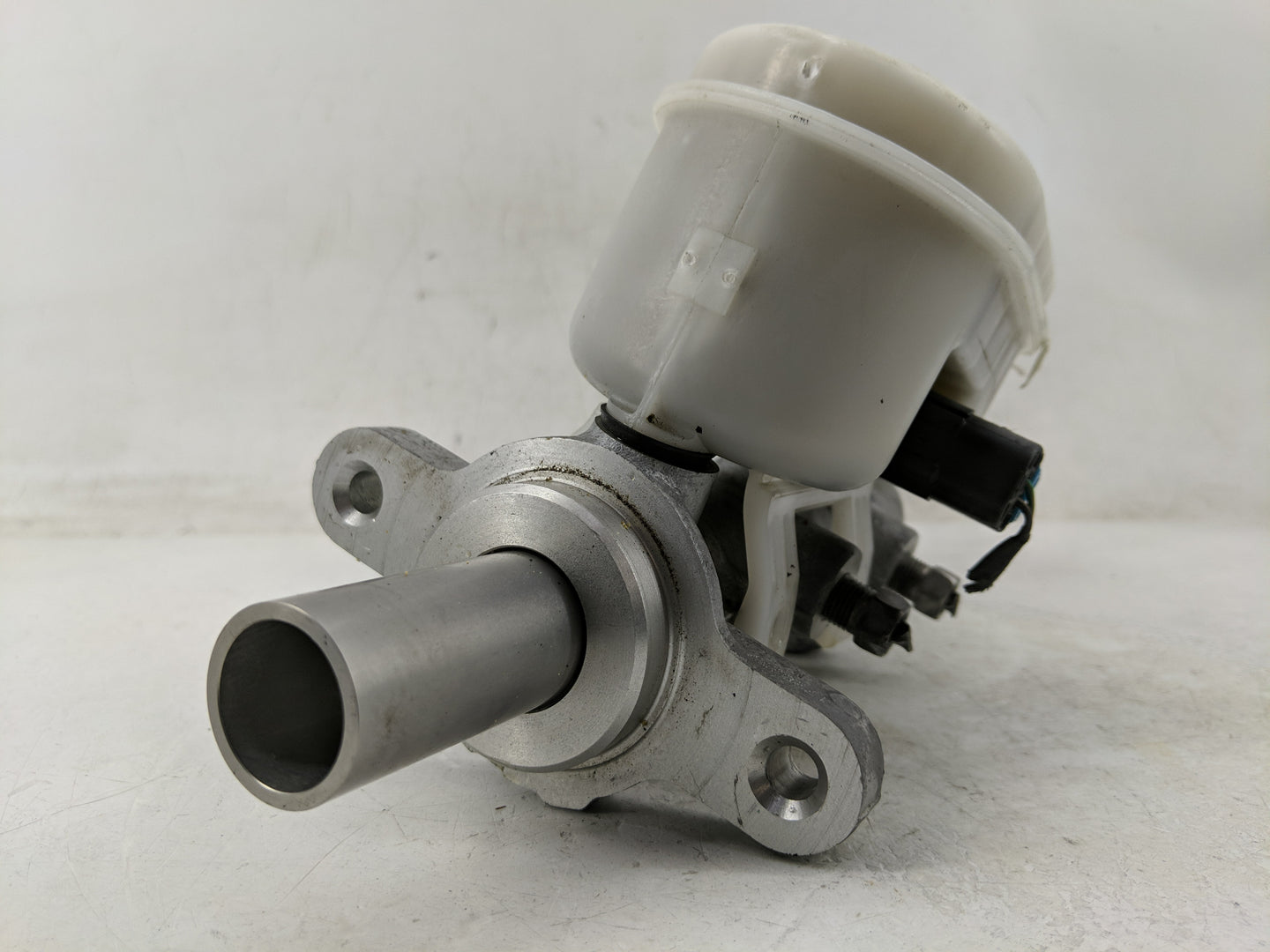 2015 Dodge Journey Brake Master Cylinder - Oemusedautoparts1.com