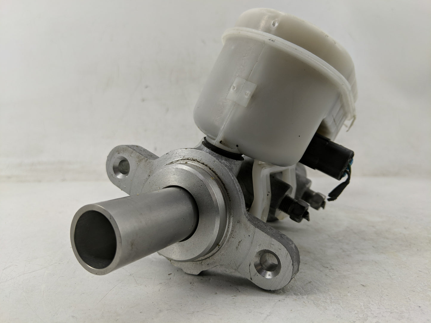 2015 Dodge Journey Brake Master Cylinder - Oemusedautoparts1.com