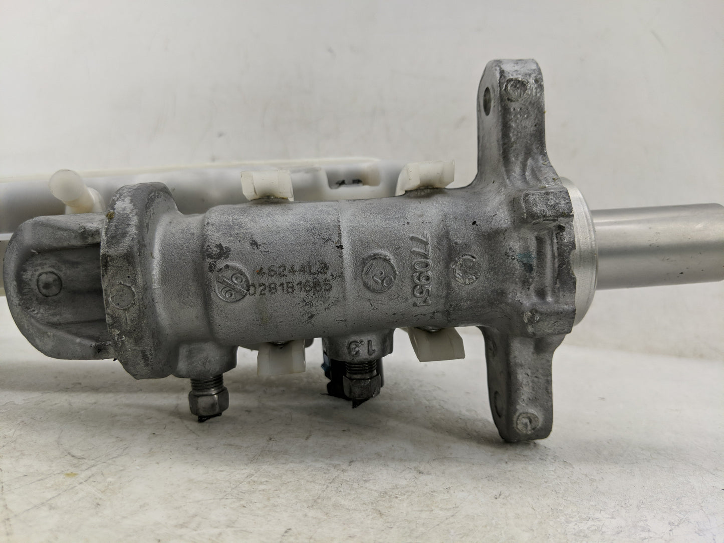2015 Dodge Journey Brake Master Cylinder - Oemusedautoparts1.com