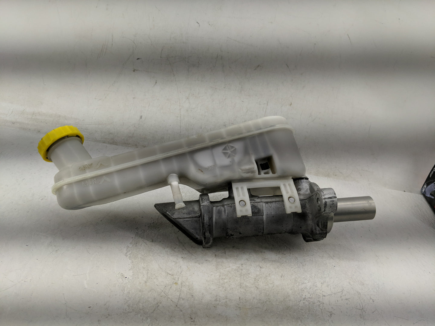 2015 Dodge Journey Brake Master Cylinder - Oemusedautoparts1.com