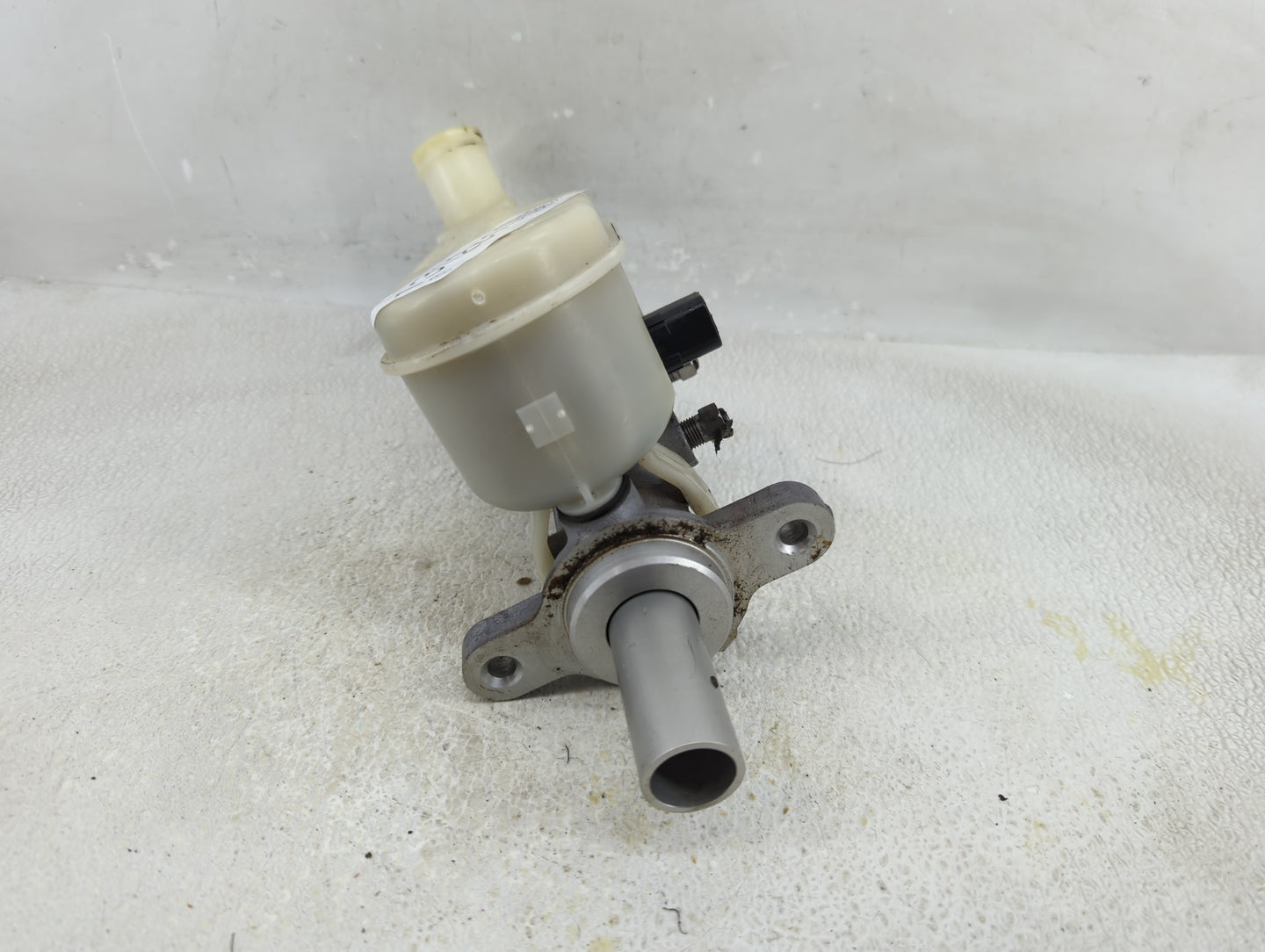 2015 Dodge Journey Brake Master Cylinder 1312610 - Oemusedautoparts1.com