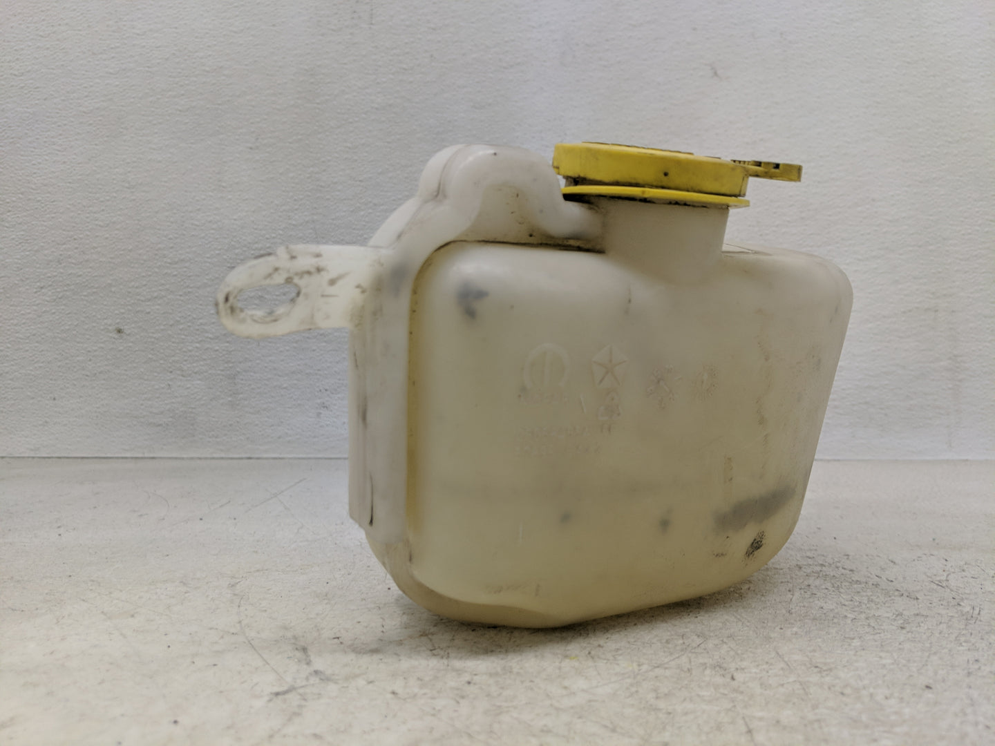 2015 Dodge Journey Windshield Washer Fluid Reservoir Bottle Oem - Oemusedautoparts1.com
