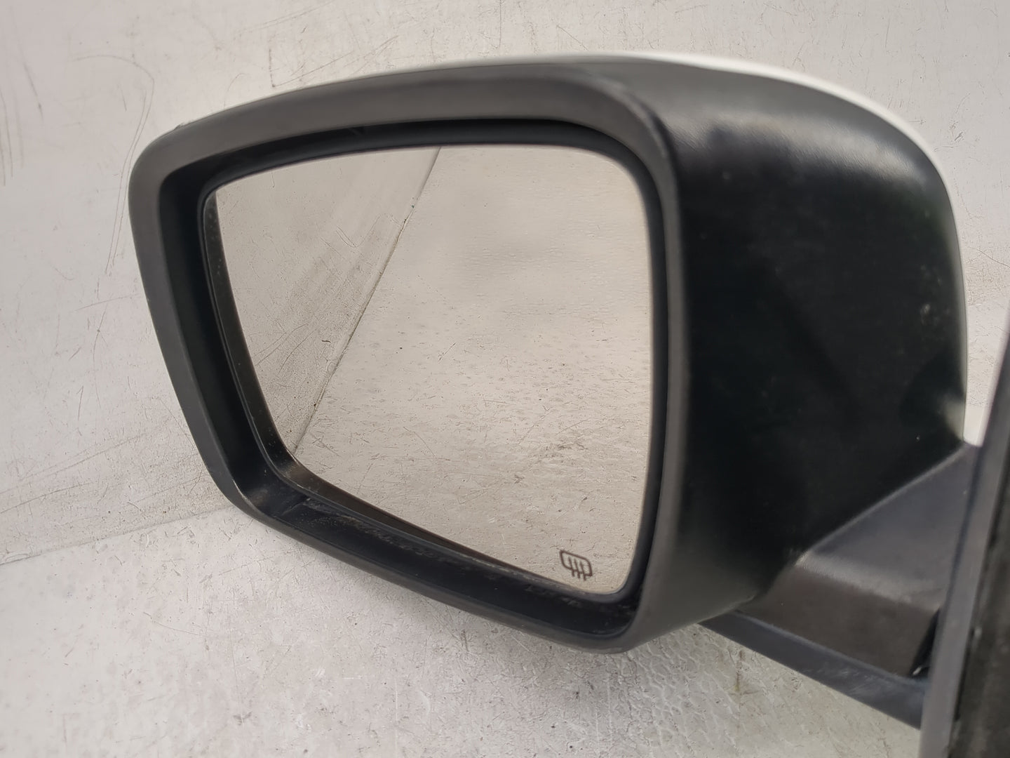 2015 Dodge Journey Driver Side View Mirror - Left Door Mirror OEM Used - Oemusedautoparts1.com