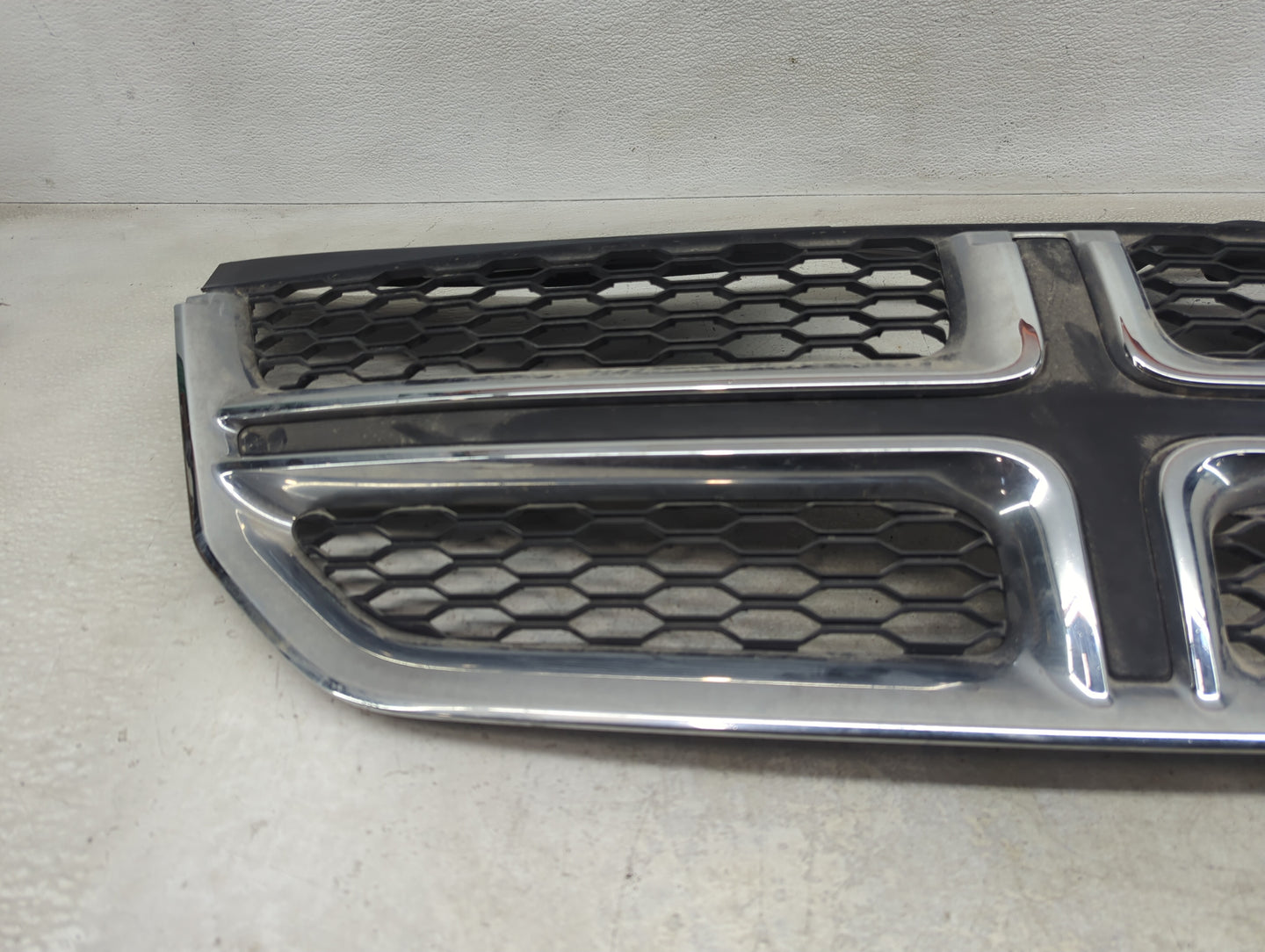 2015 Dodge Journey Front Grille Bumper Not Included - Oemusedautoparts1.com