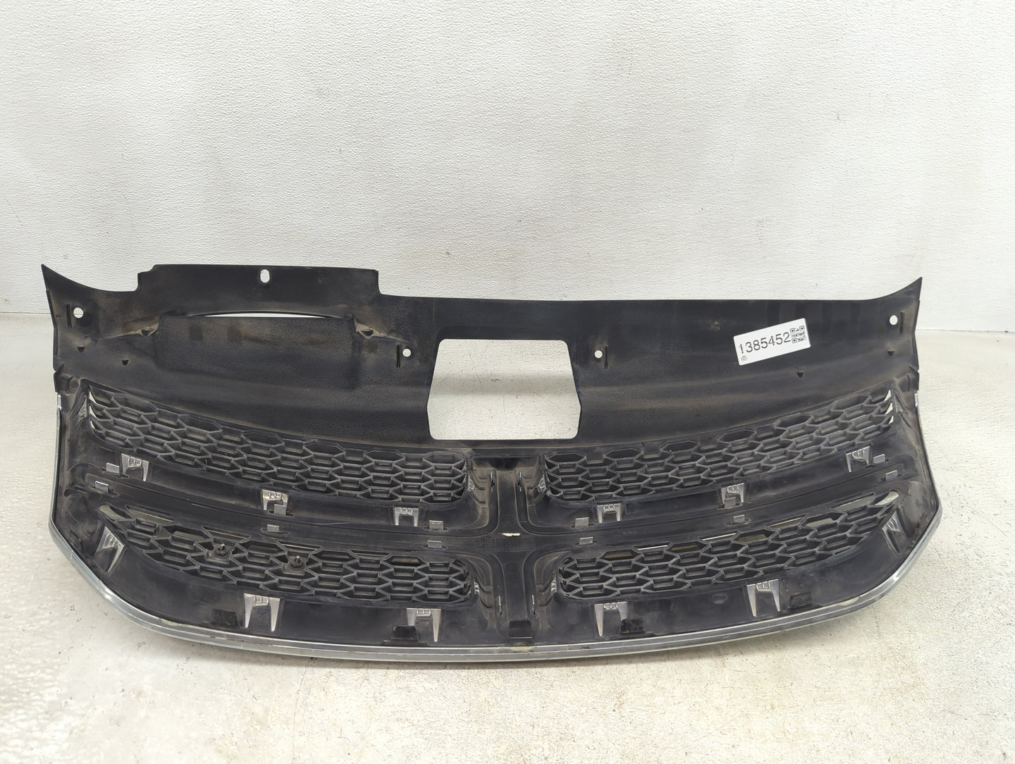 2015 Dodge Journey Front Grille Bumper Not Included - Oemusedautoparts1.com