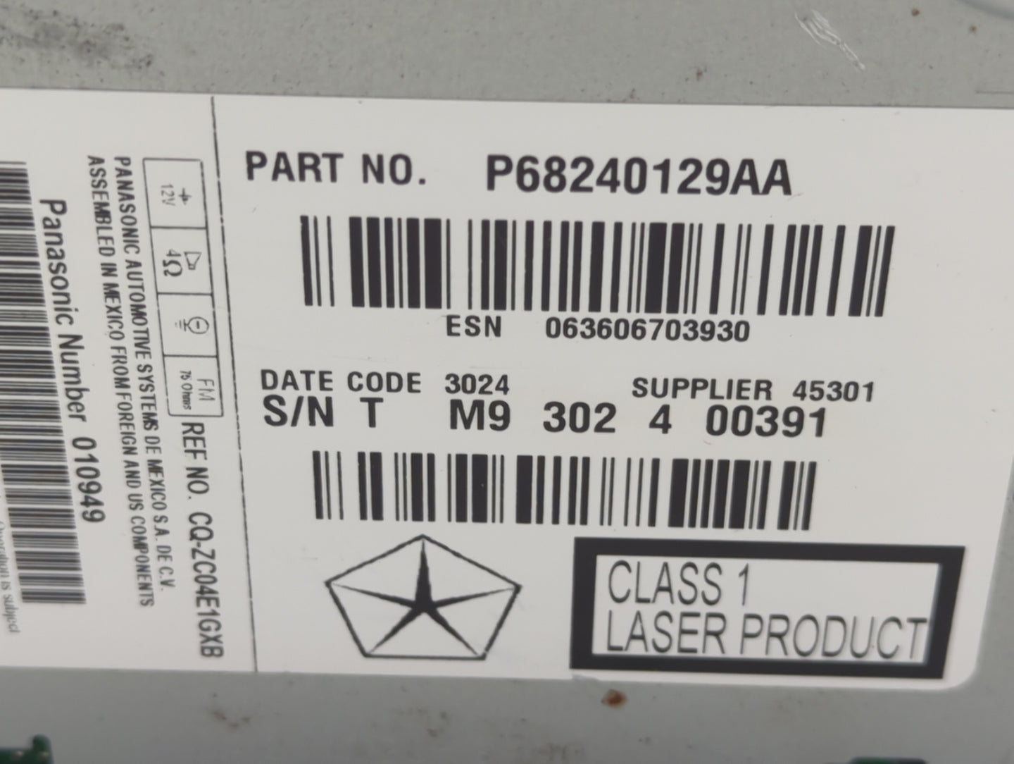 2015 Dodge Journey Radio AM FM Cd Player Receiver Replacement P/N:P68240129AA CQ-ZC04E1GXB Fits OEM Used Auto Parts - Oemuse