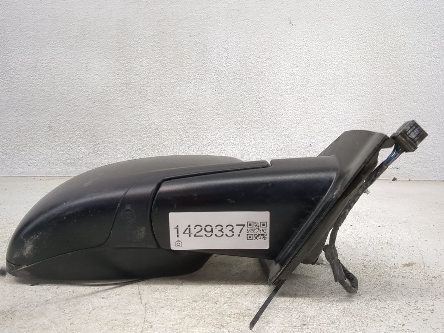 2015 Dodge Journey Passenger Side View Mirror - Right Door Mirror OEM Used - Oemusedautoparts1.com