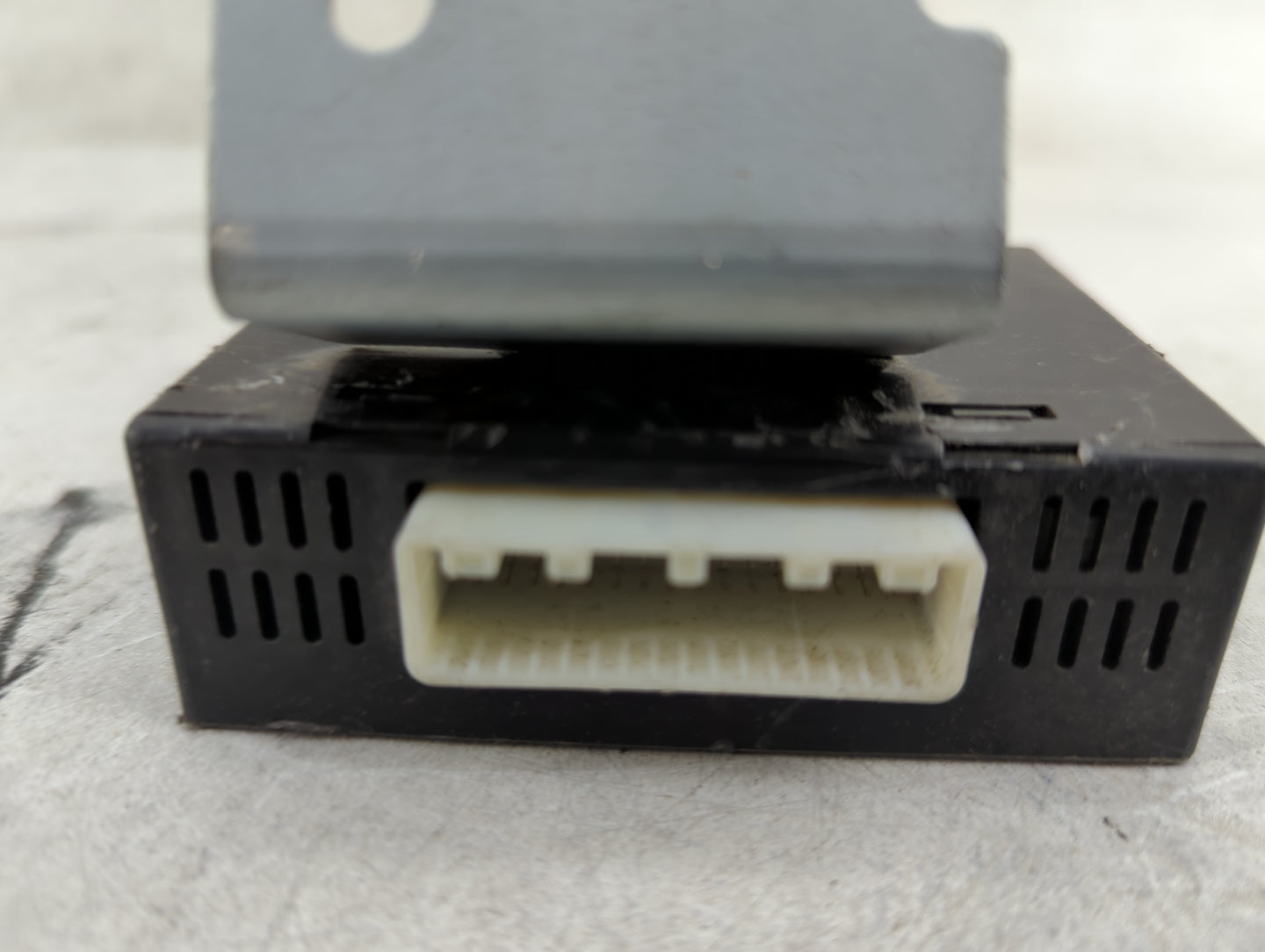 2015 Dodge Journey Body Control Module Bcm Inner Cabin Fuse Box - Oemusedautoparts1.com