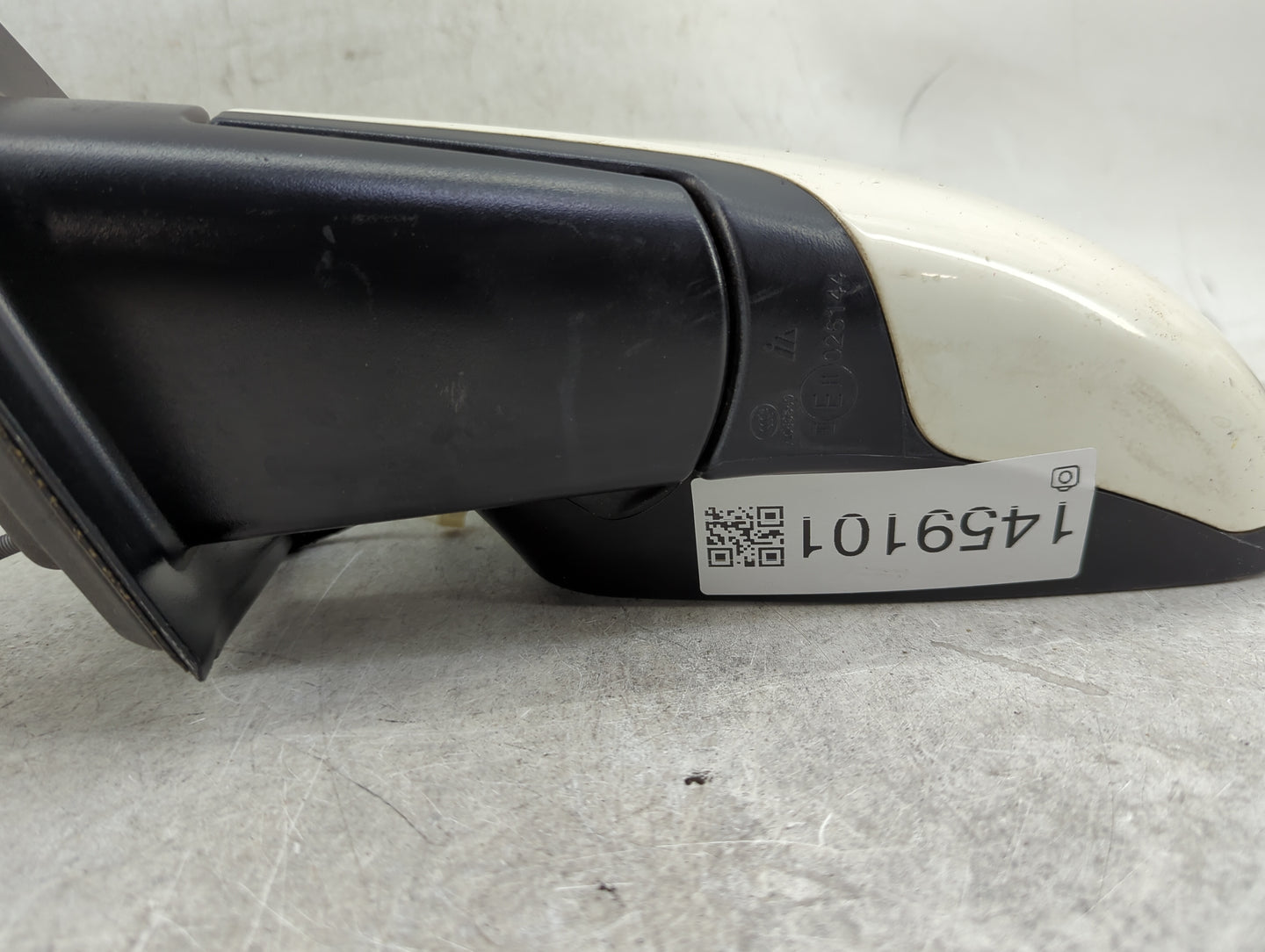 2015 Dodge Journey Driver Side View Mirror - Left Door Mirror OEM Used - Oemusedautoparts1.com