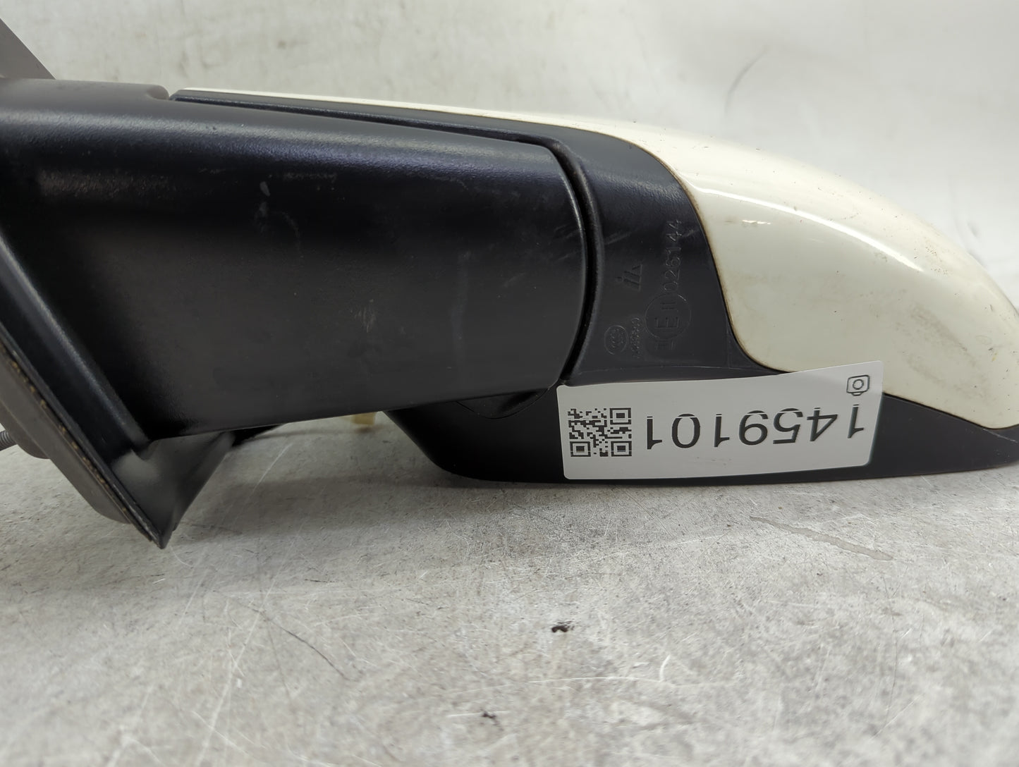 2015 Dodge Journey Driver Side View Mirror - Left Door Mirror OEM Used - Oemusedautoparts1.com
