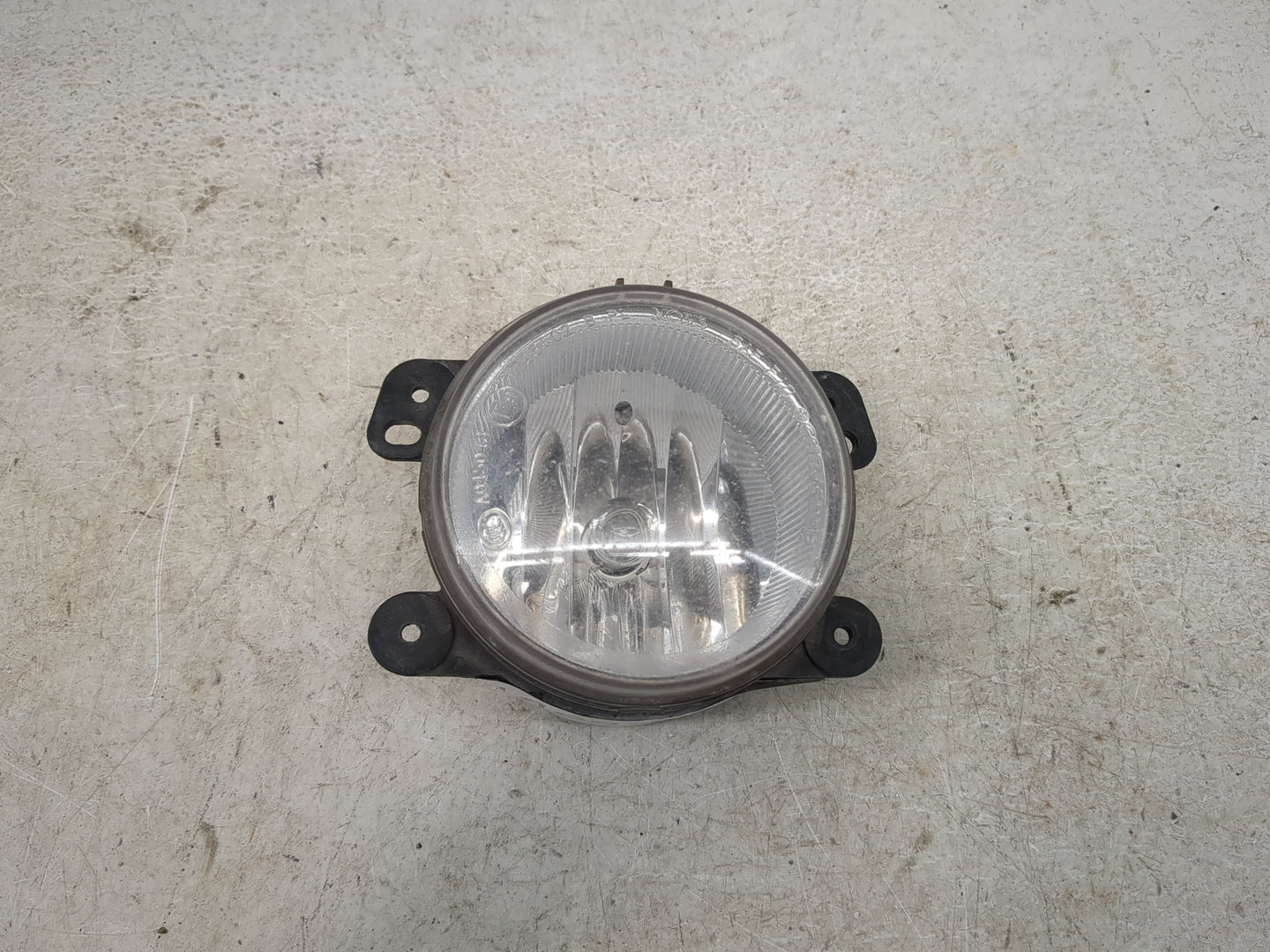 2018-2020 Dodge Journey Passenger Right Oem Fog Light Lamp Black - Oemusedautoparts1.com
