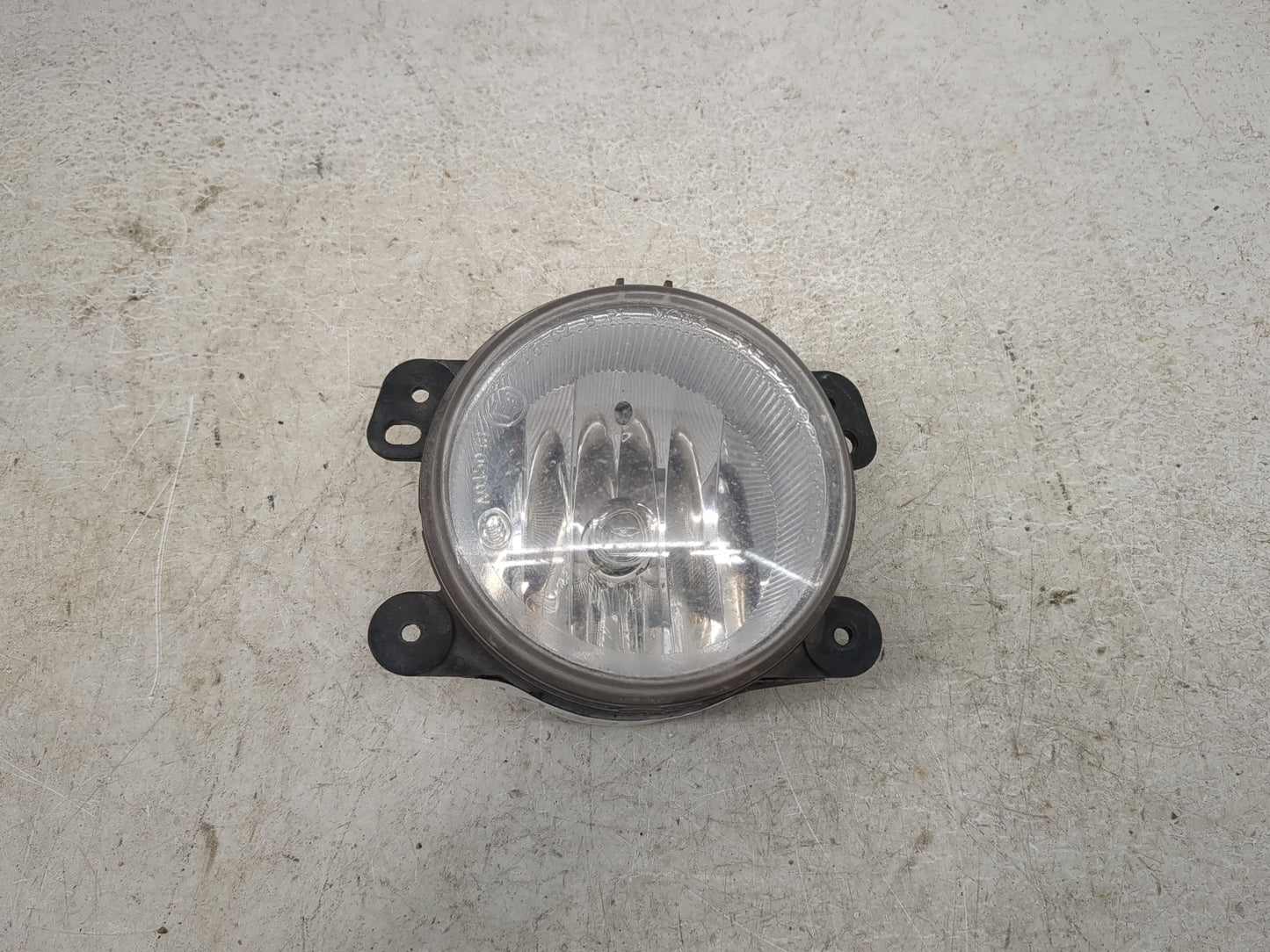 2018-2020 Dodge Journey Passenger Right Oem Fog Light Lamp Black - Oemusedautoparts1.com