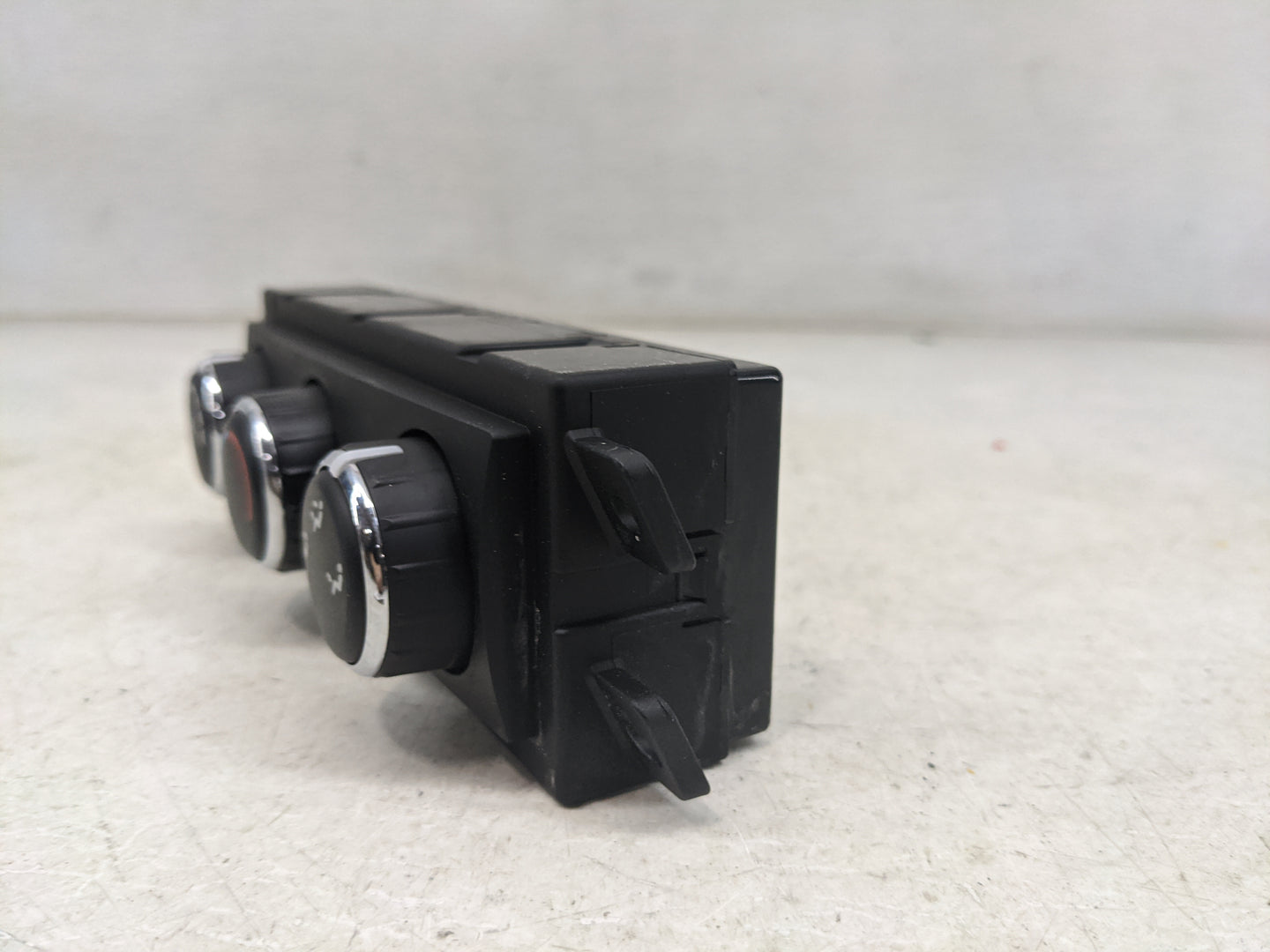 2015 Dodge Journey Climate Control Module Temperature AC/Heater Replacement Fits OEM Used Auto Parts - Oemusedautoparts1.com