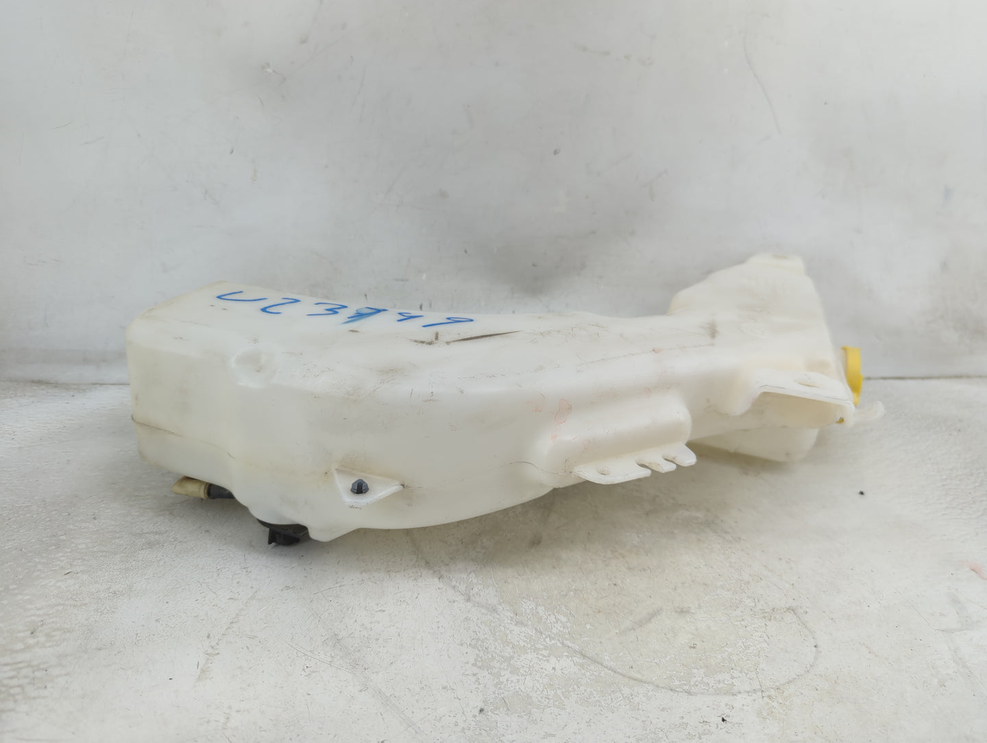 2015 Dodge Journey Windshield Washer Fluid Reservoir Bottle Oem 1465830 - Oemusedautoparts1.com