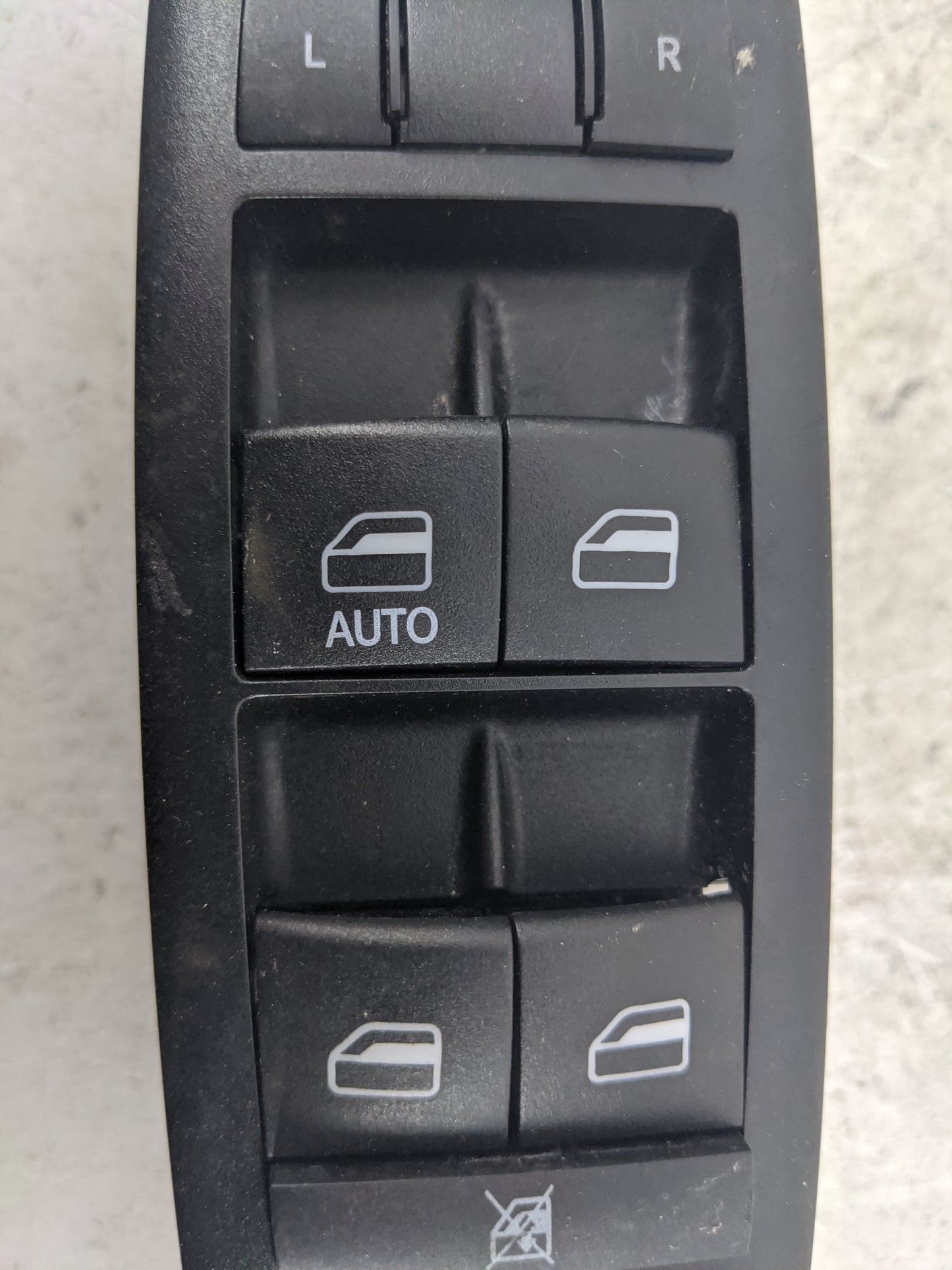 2015 Dodge Journey Master Power Window Switch Replacement Driver Side Left P/N:901-486 52323, 22360 Fits OEM Used Auto Parts