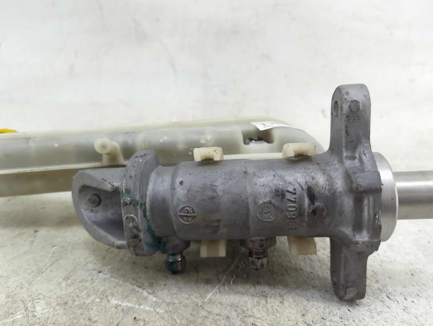 2015 Dodge Journey Brake Master Cylinder 1496571 - Oemusedautoparts1.com