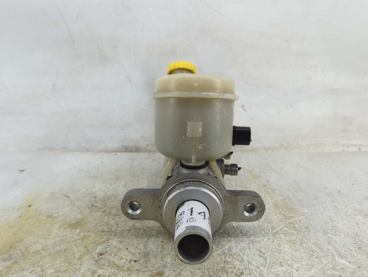2015 Dodge Journey Brake Master Cylinder 1496748 - Oemusedautoparts1.com