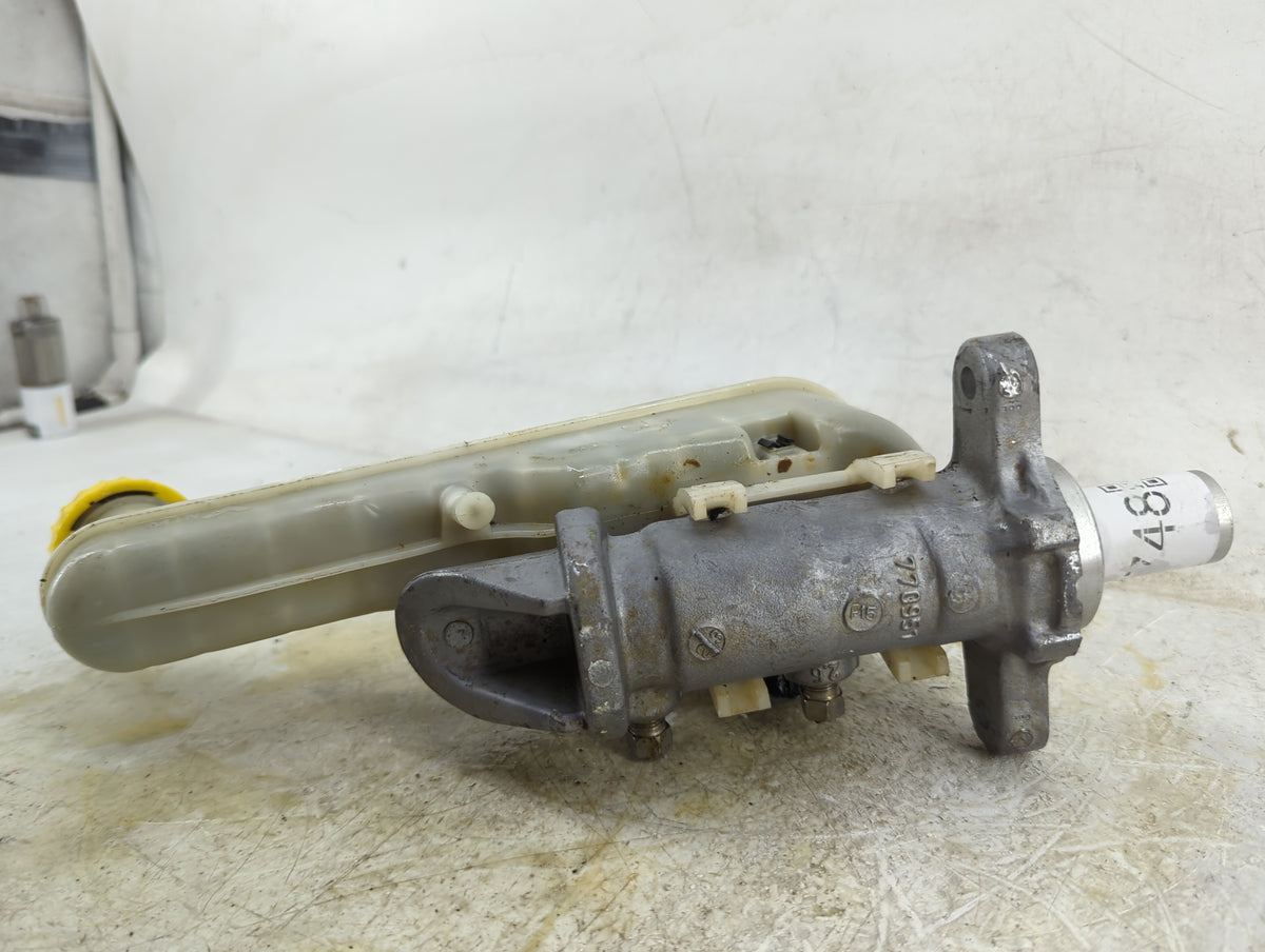 2015 Dodge Journey Brake Master Cylinder 1496748 - Oemusedautoparts1.com