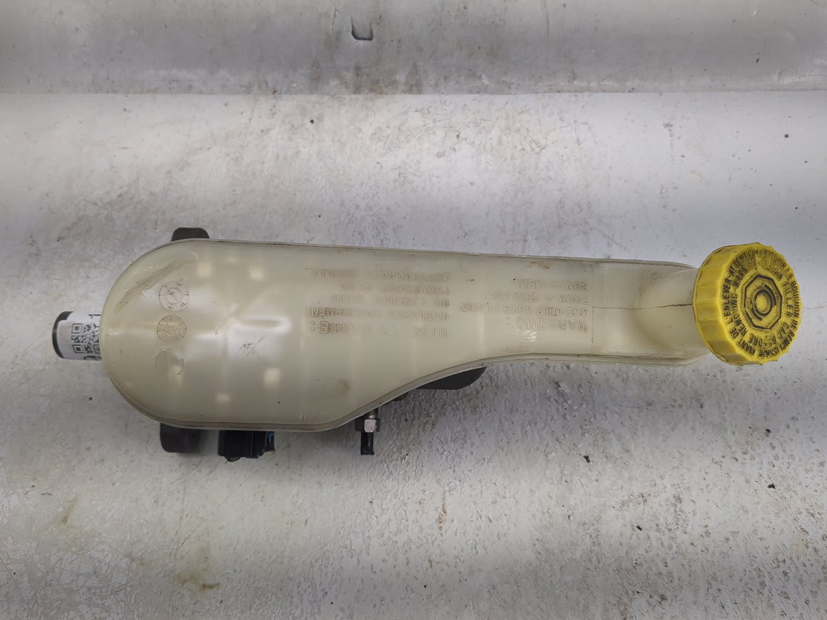 2015 Dodge Journey Brake Master Cylinder 1497889 - Oemusedautoparts1.com