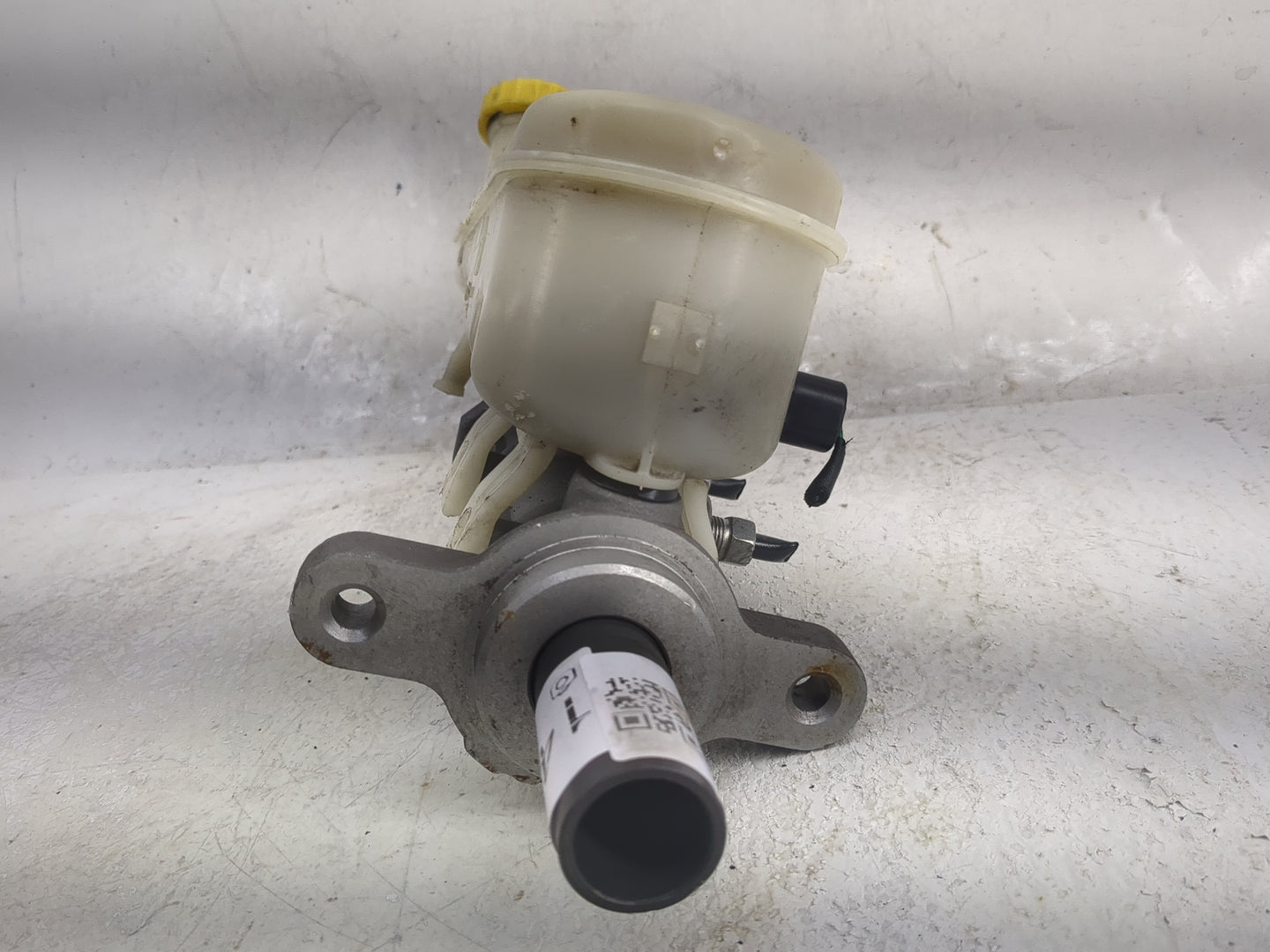 2015 Dodge Journey Brake Master Cylinder 1497889 - Oemusedautoparts1.com