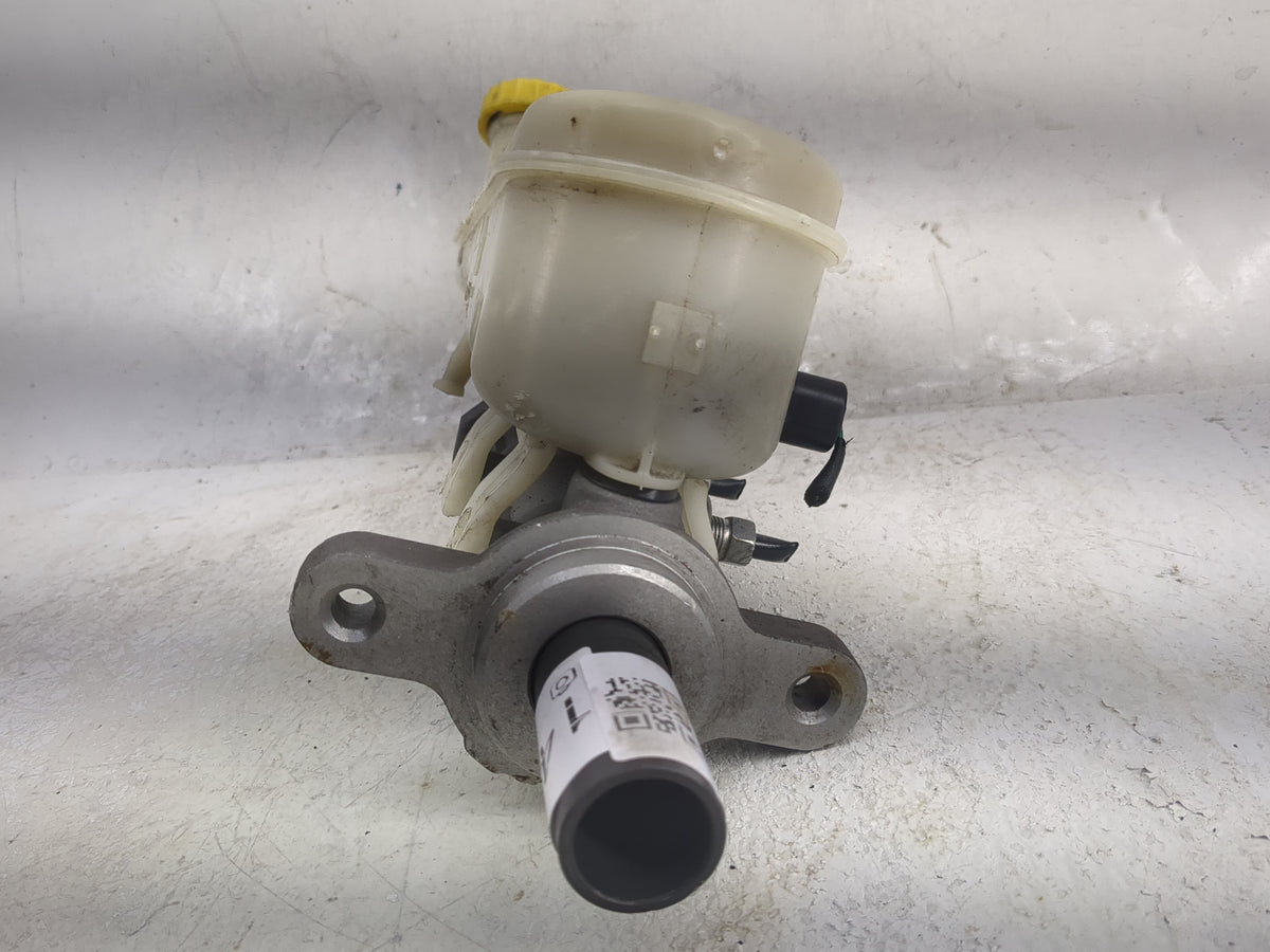 2015 Dodge Journey Brake Master Cylinder 1497889 - Oemusedautoparts1.com
