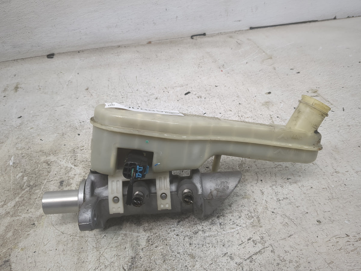 2015 Dodge Journey Brake Master Cylinder 1500889 - Oemusedautoparts1.com