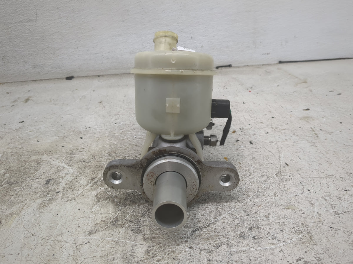 2015 Dodge Journey Brake Master Cylinder 1500889 - Oemusedautoparts1.com