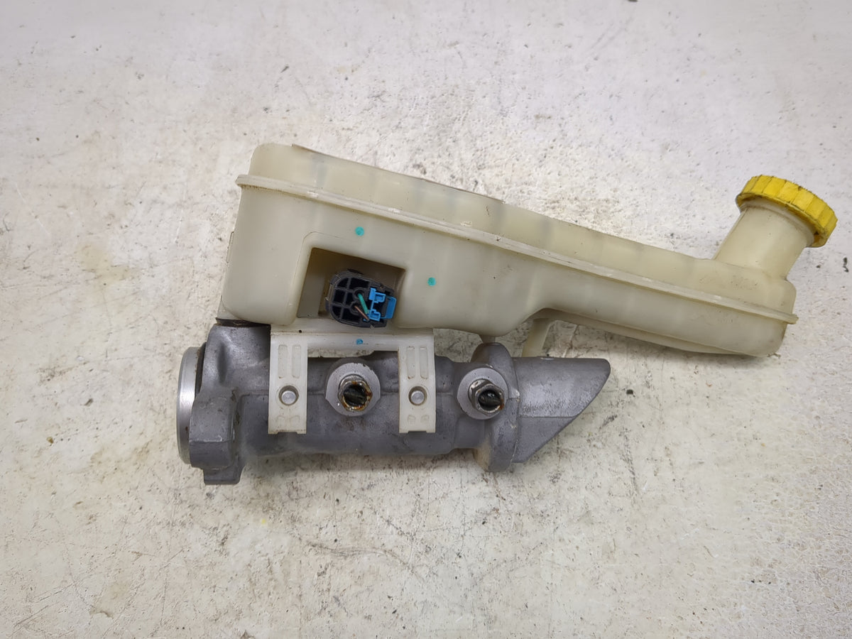 2015 Dodge Journey Brake Master Cylinder 1513427 - Oemusedautoparts1.com