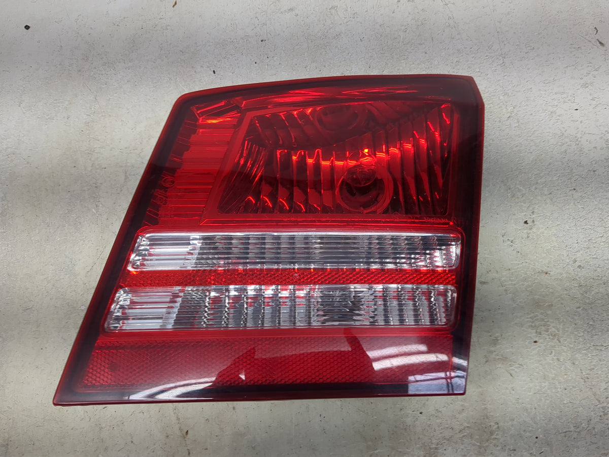2015 Dodge Journey Passenger Right Side Deck Lid Mounted Tail Light 1513684 - Oemusedautoparts1.com